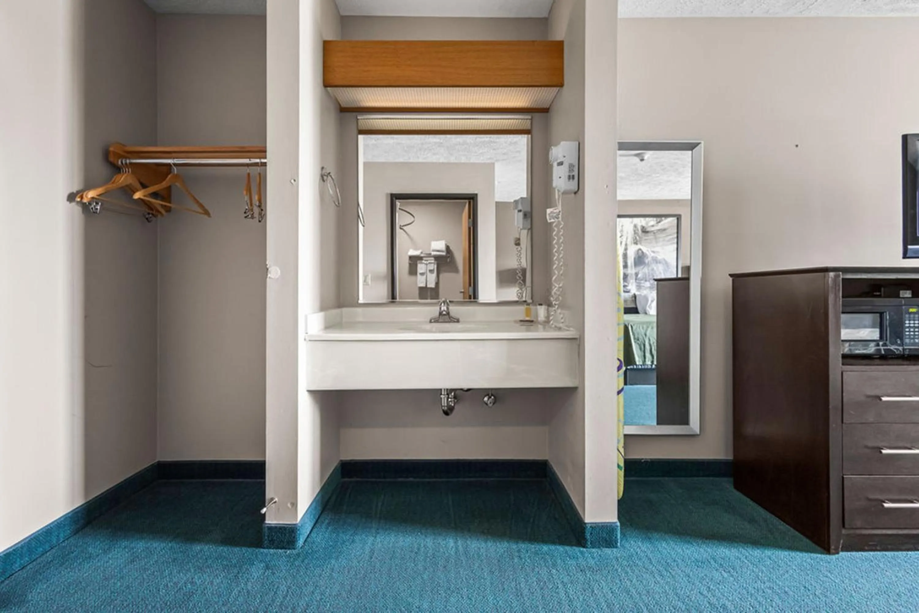 Bathroom in Burgundy Inn & Suites