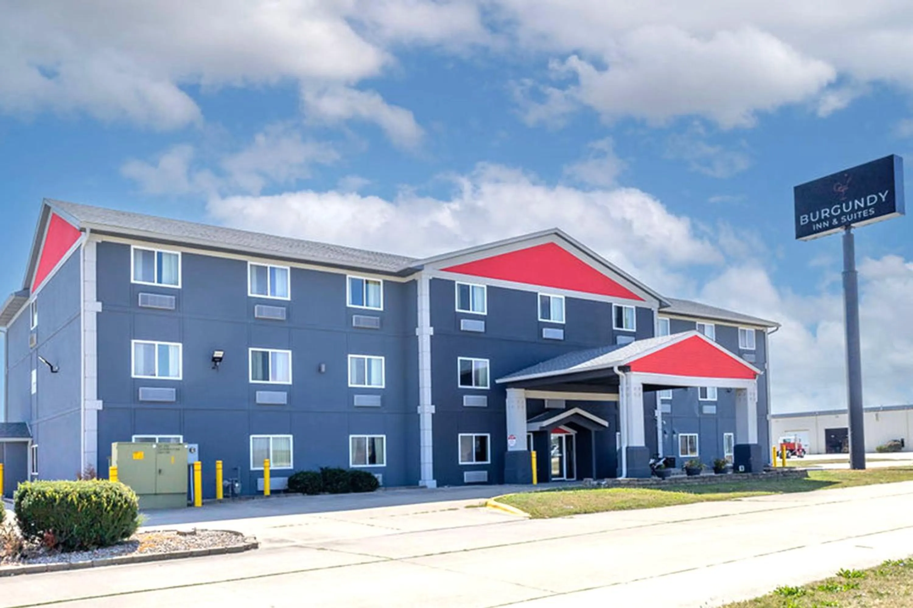 Property building in Burgundy Inn & Suites