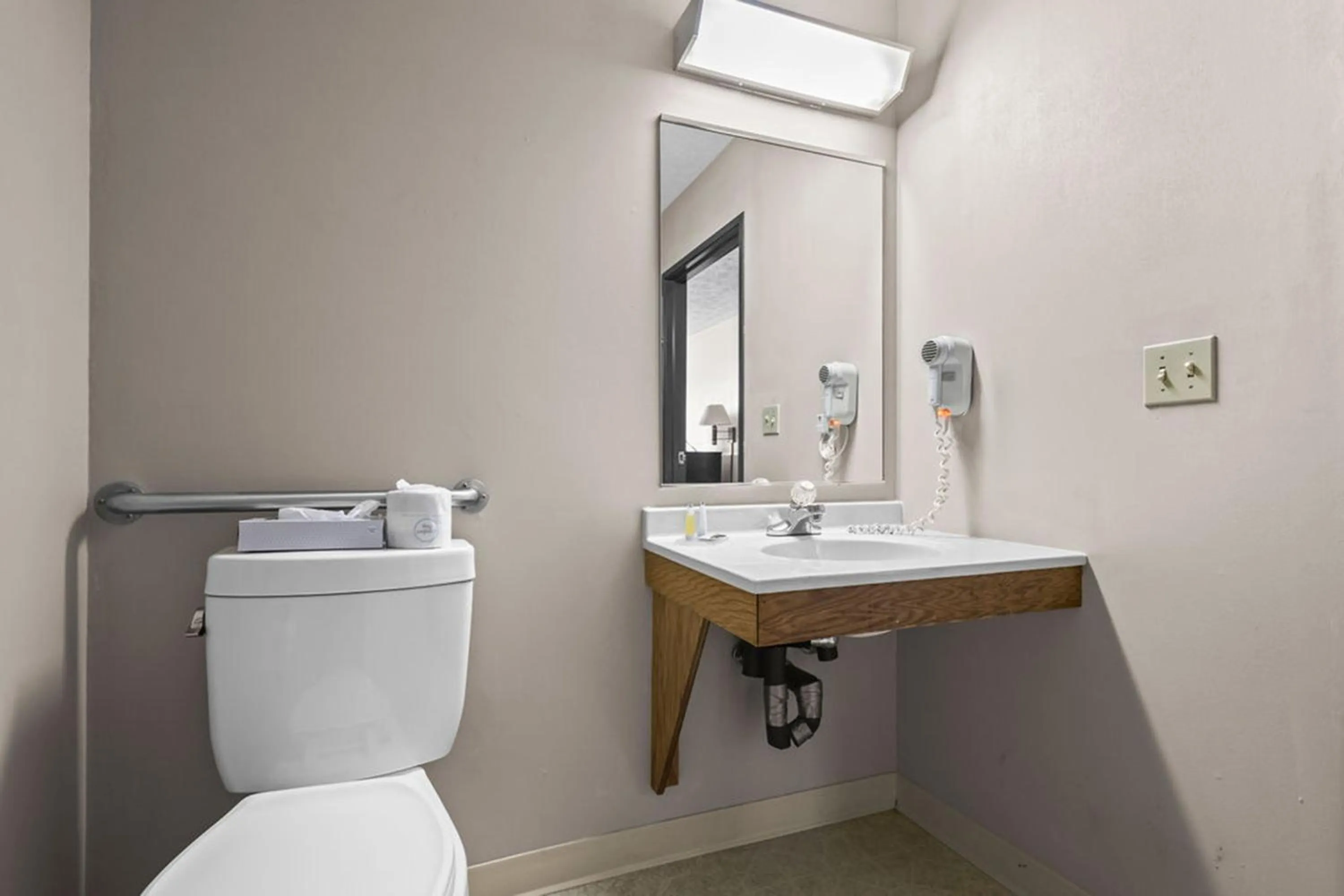 Bathroom in Burgundy Inn & Suites