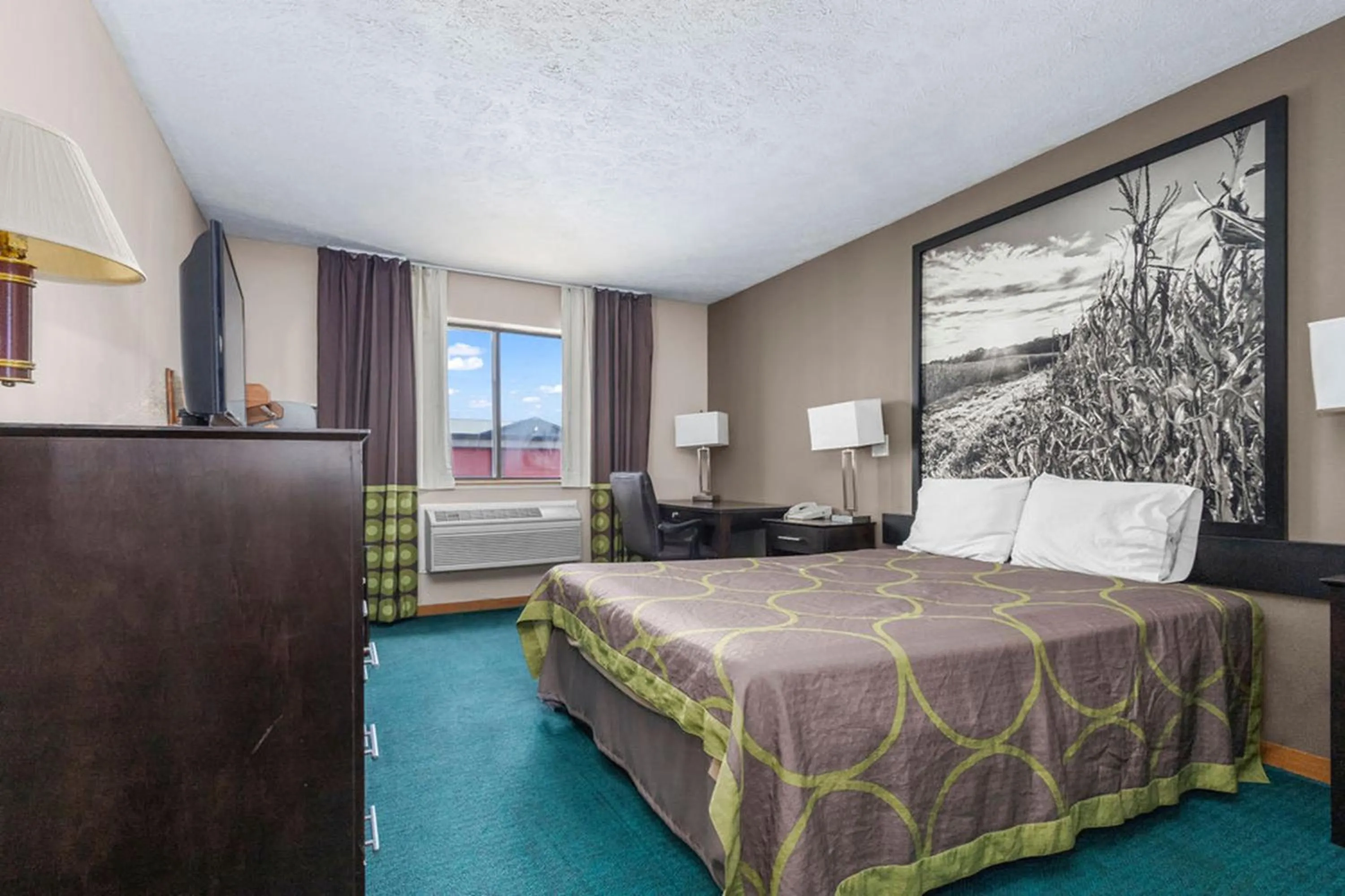 Bedroom in Burgundy Inn & Suites