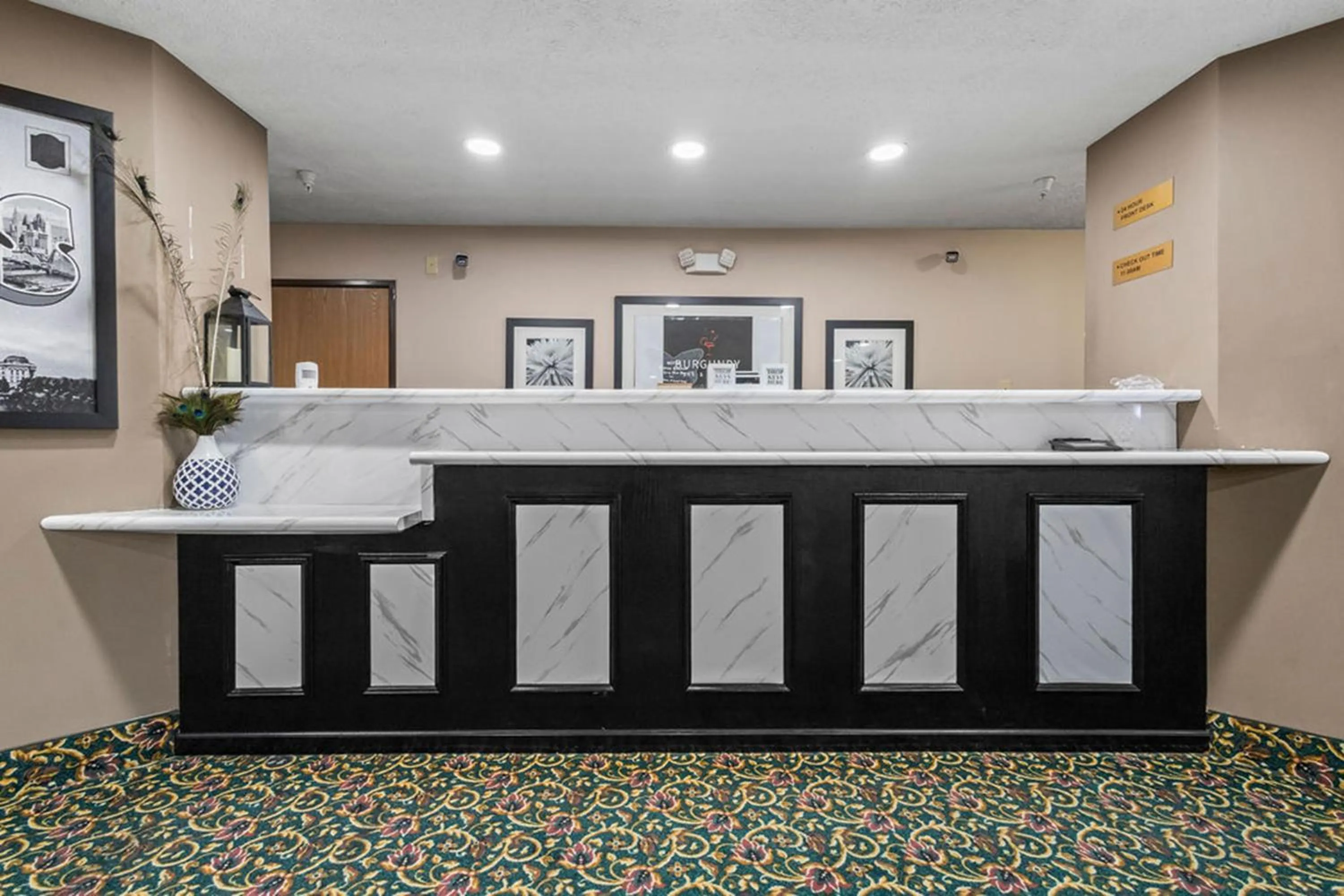 Lobby or reception in Burgundy Inn & Suites