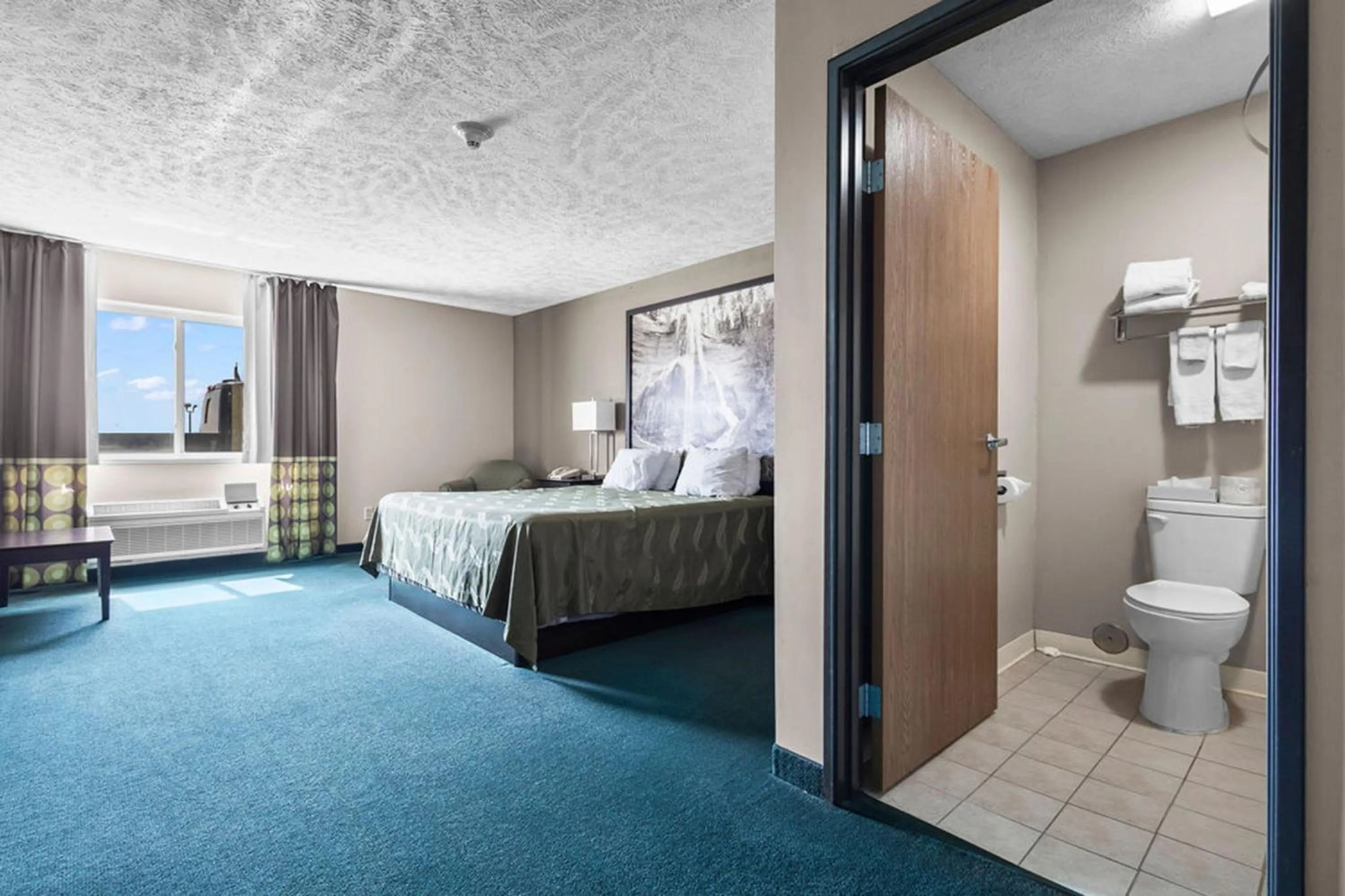 Bedroom in Burgundy Inn & Suites