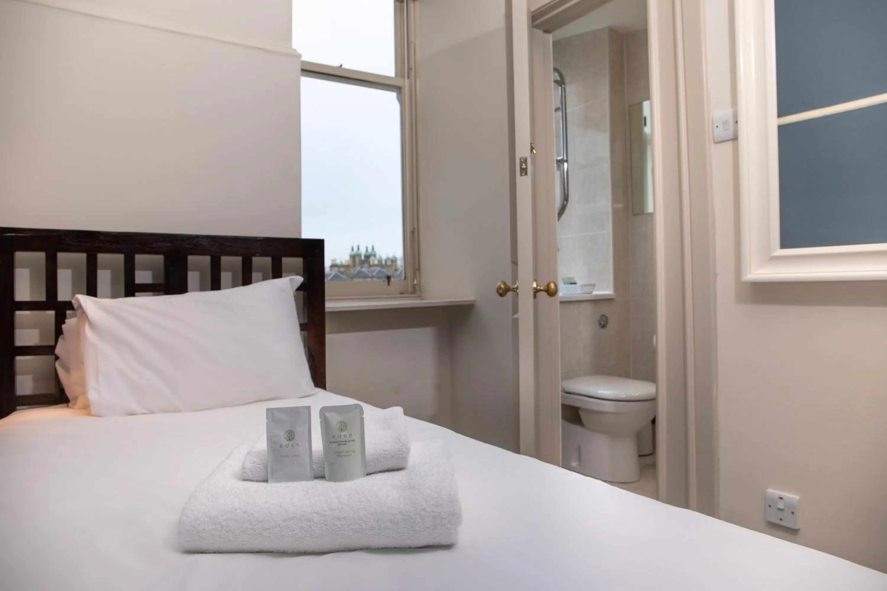 Bed in JOIVY Haymarket