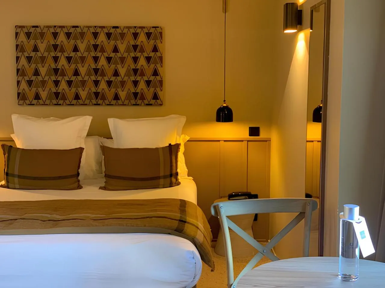 Bed in Hôtel L'Adresse - Entièrement rénové