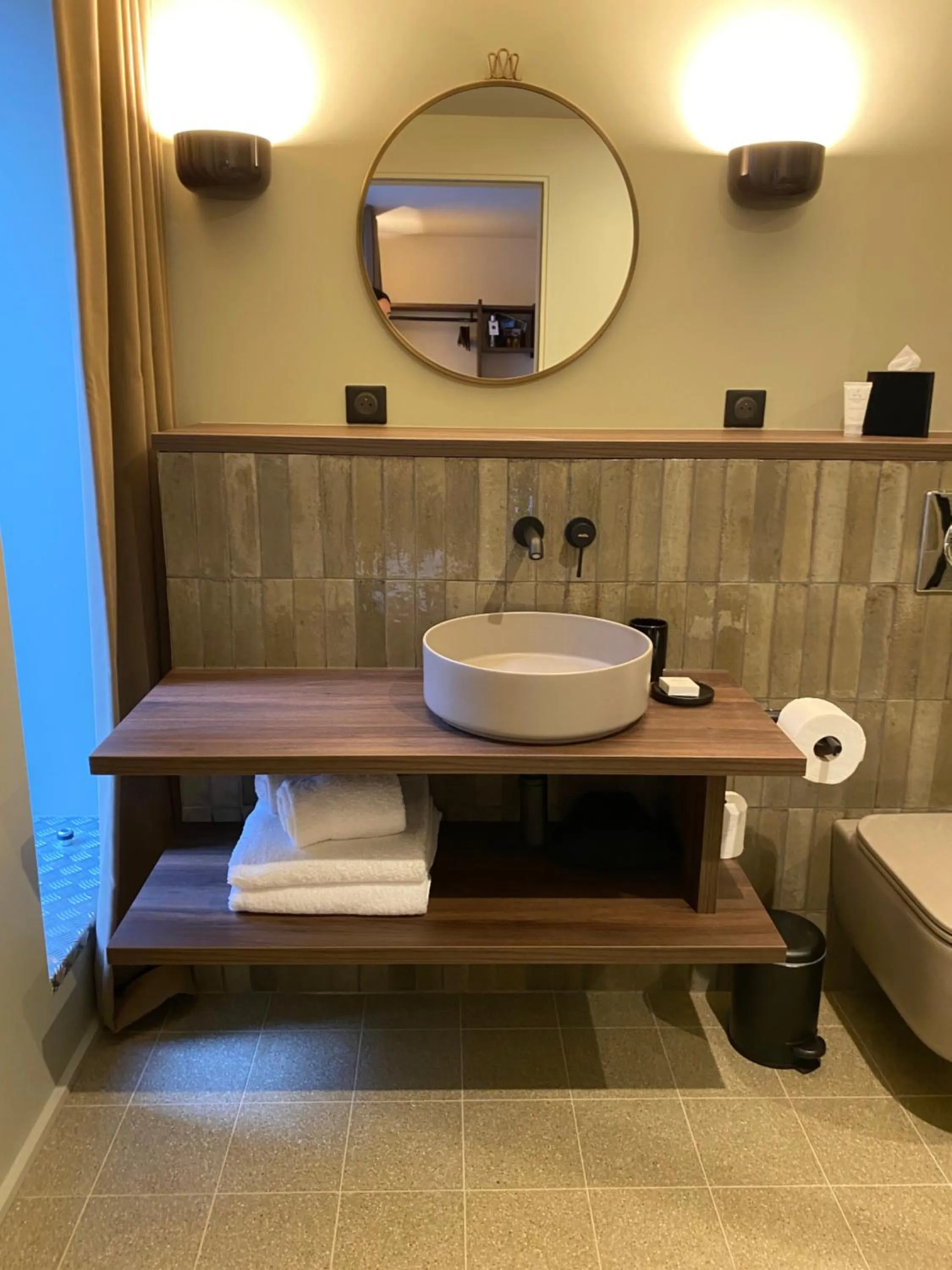 Toilet in Hôtel L'Adresse - Entièrement rénové