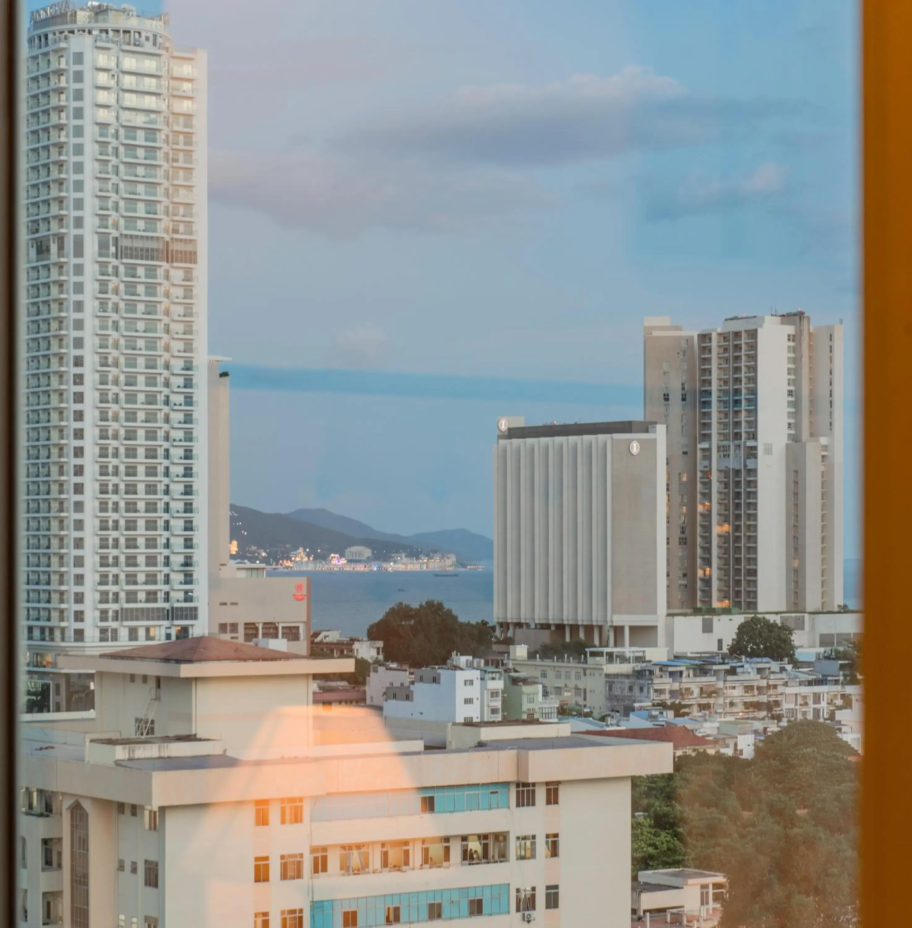 Deluxe Double or Twin Room with City View in Florida Hotel Deluxe Double or Twin Room with City View in Florida Hotel