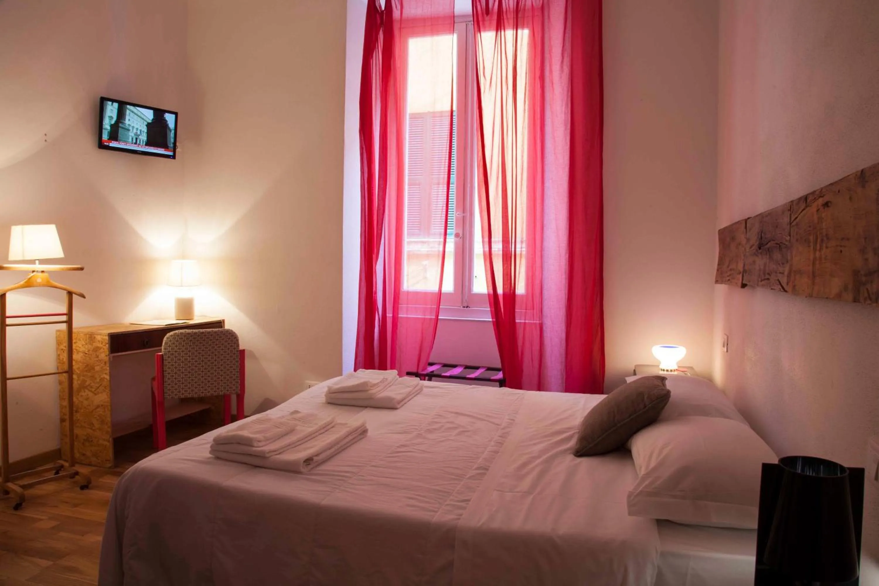 Photo of the whole room, Bed in Albergo delle Spezie