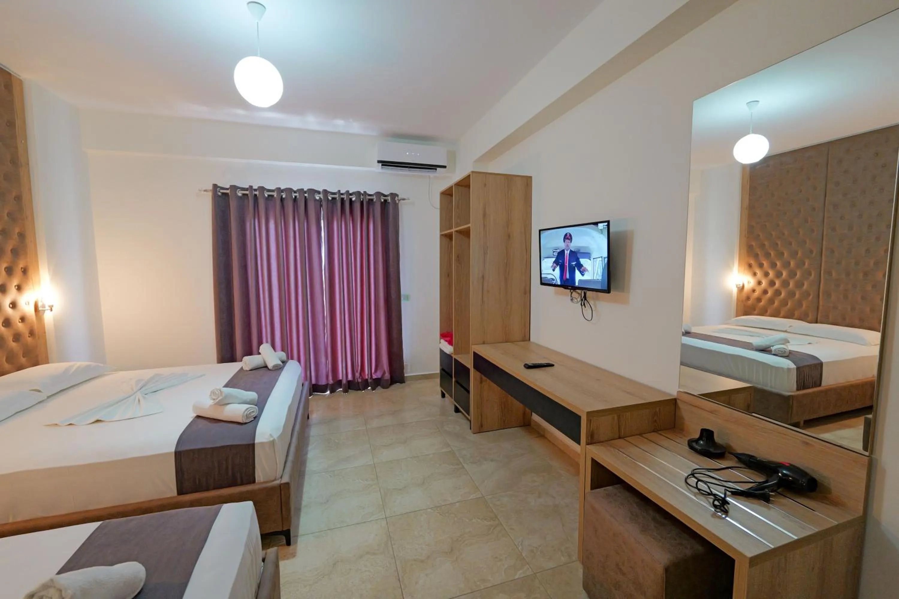 Bed in Hotel Esmerald Ksamil