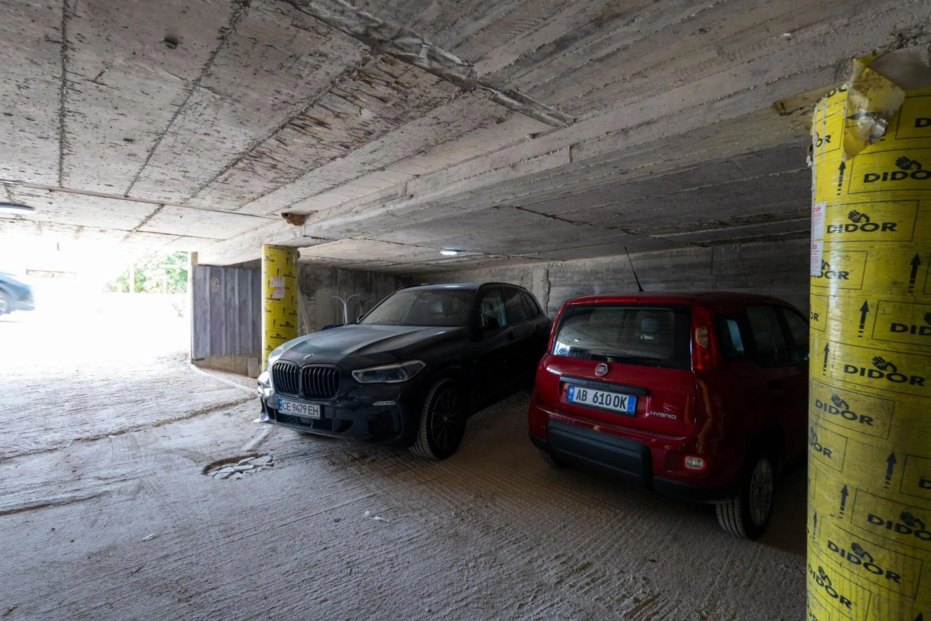 Parking in Hotel Esmerald Ksamil