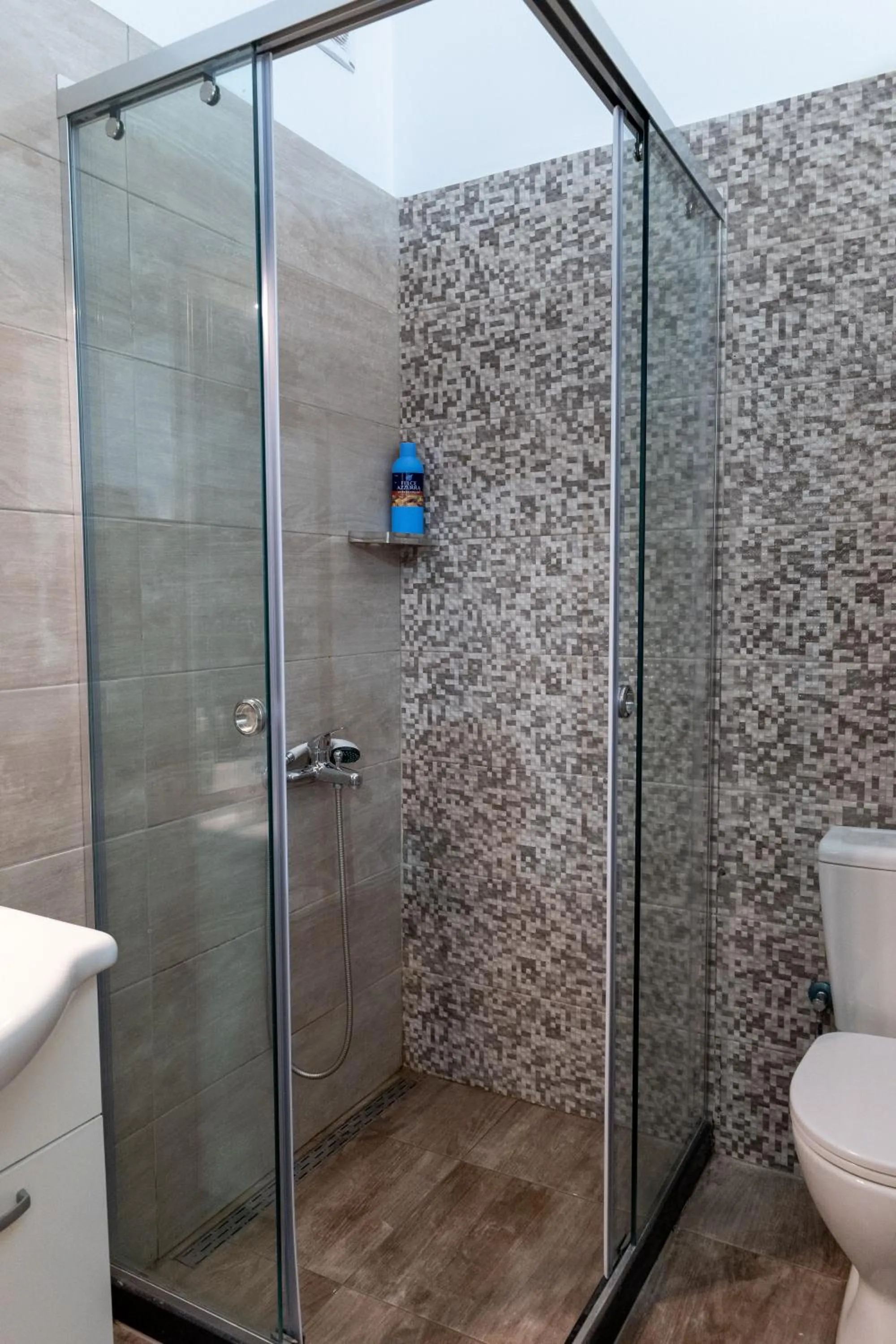 Bathroom in Hotel Esmerald Ksamil