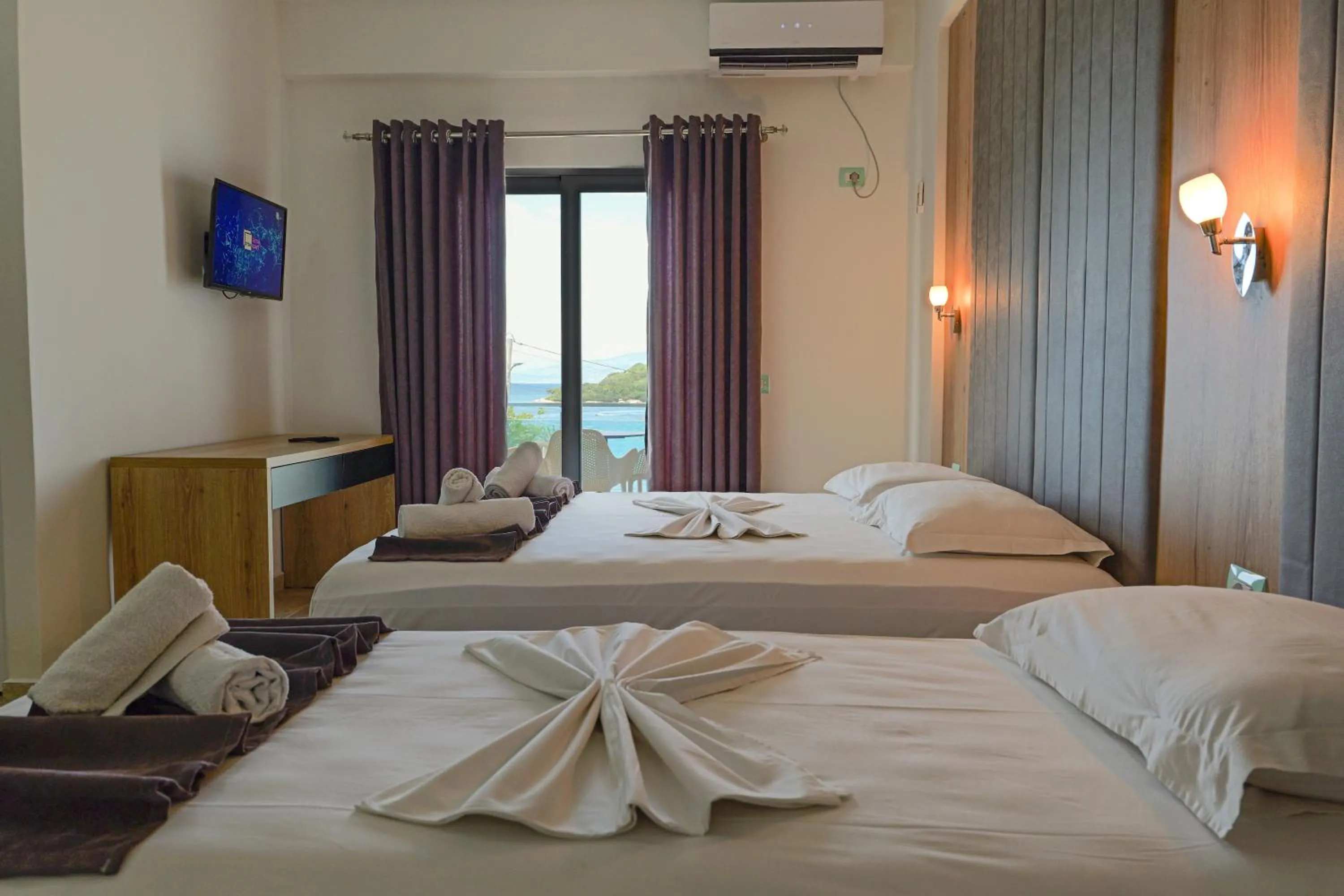 Photo of the whole room, Bed in Hotel Esmerald Ksamil