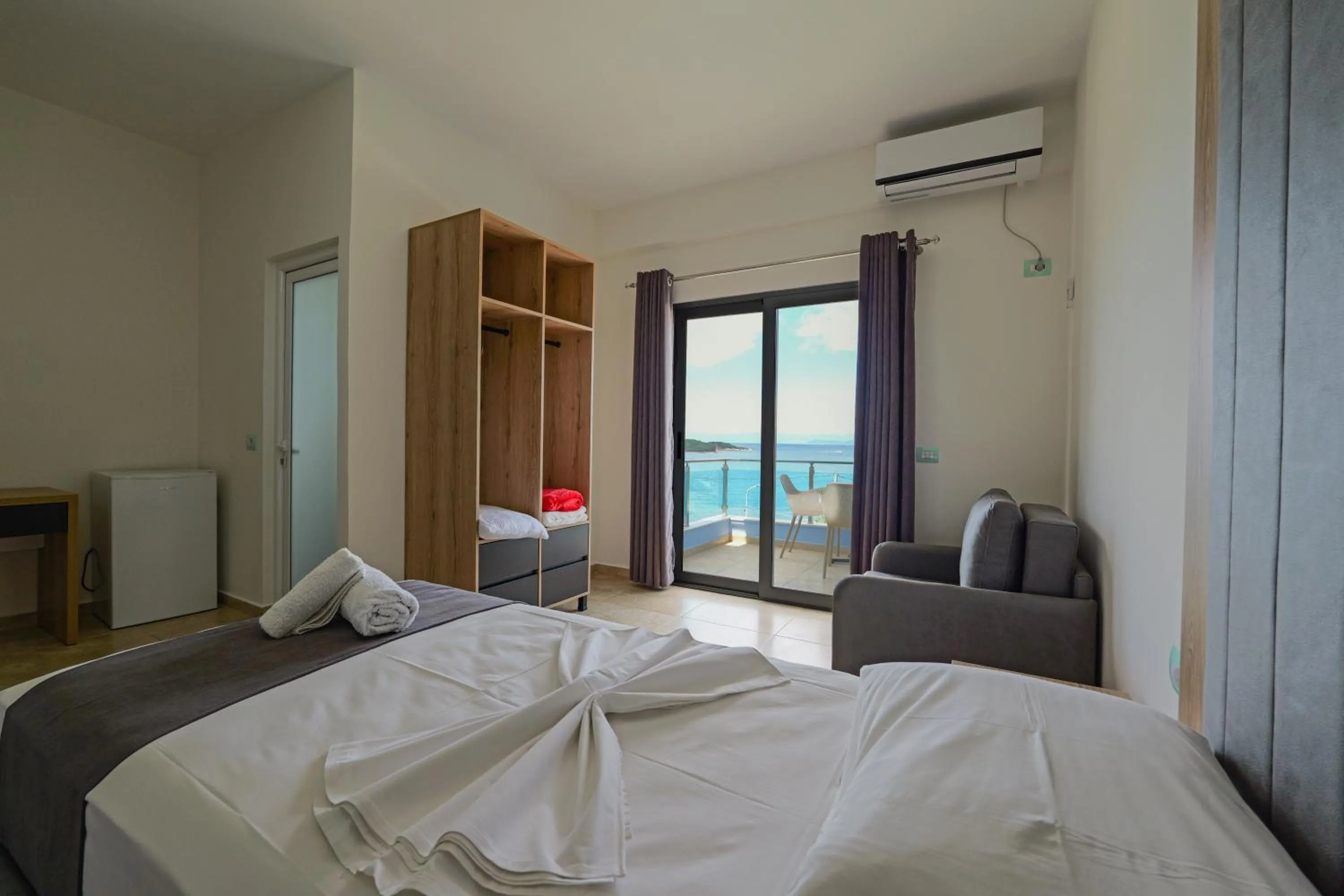 Bed in Hotel Esmerald Ksamil