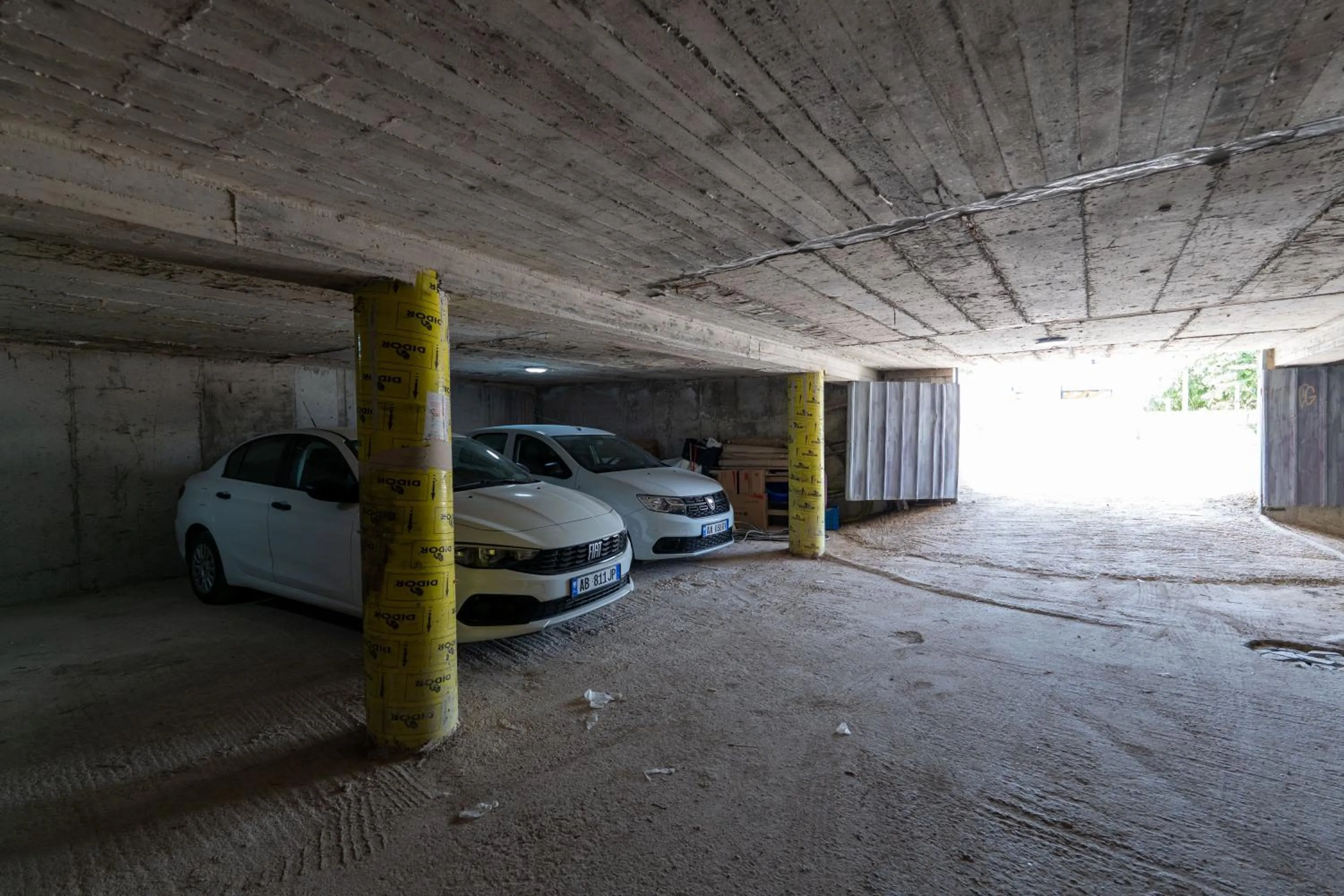 Parking in Hotel Esmerald Ksamil