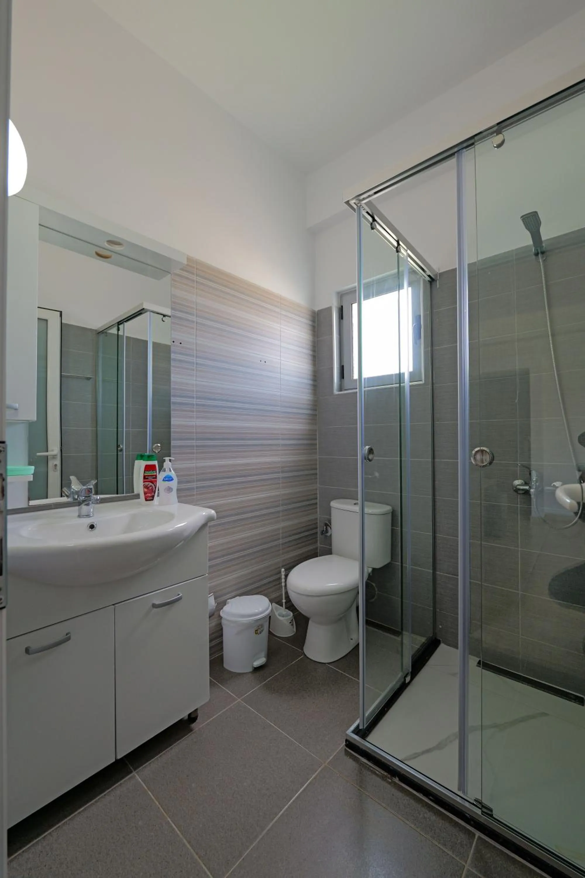 Shower in Hotel Esmerald Ksamil