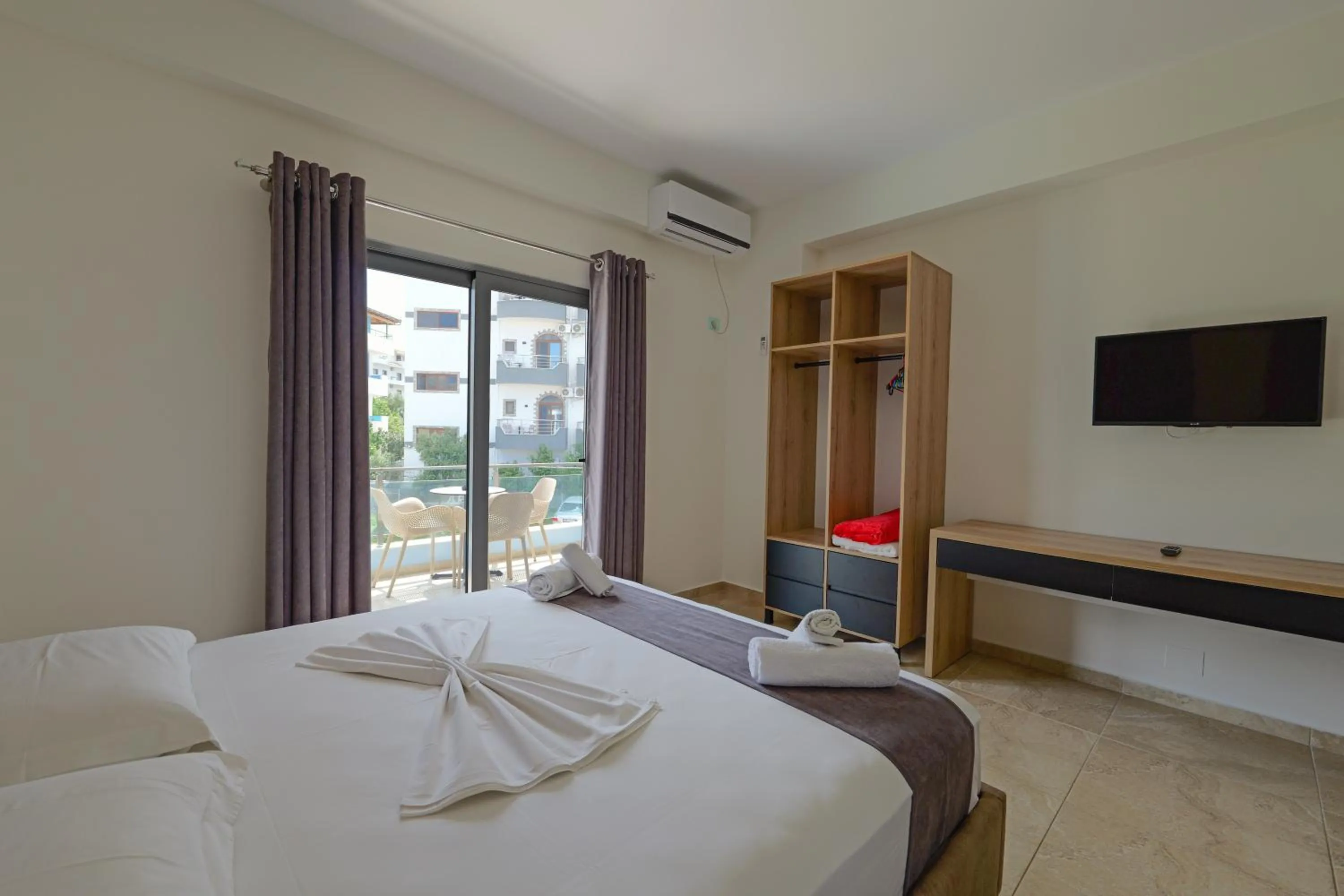 Bed in Hotel Esmerald Ksamil