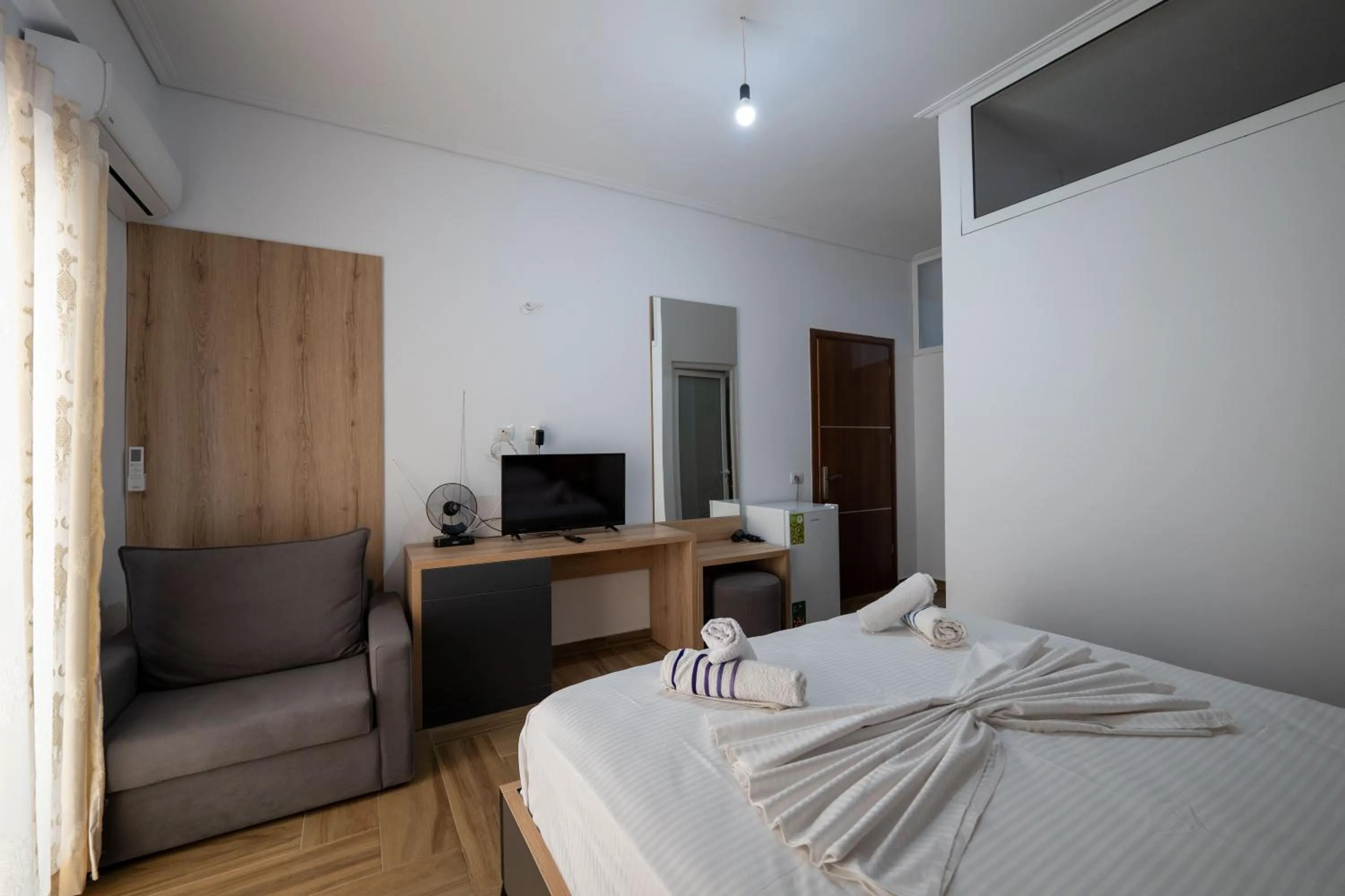 Photo of the whole room, Bed in Hotel Esmerald Ksamil