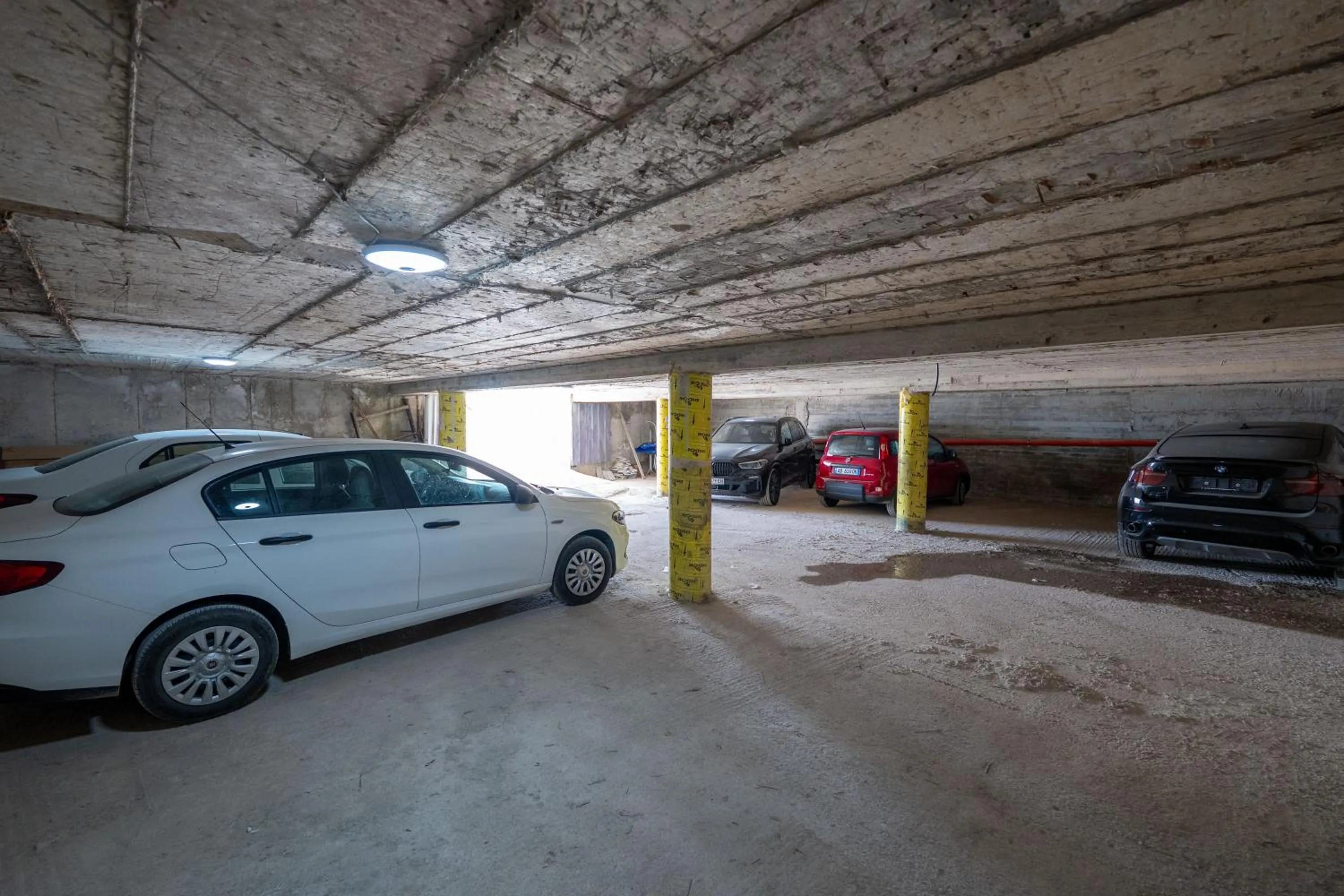 Parking in Hotel Esmerald Ksamil