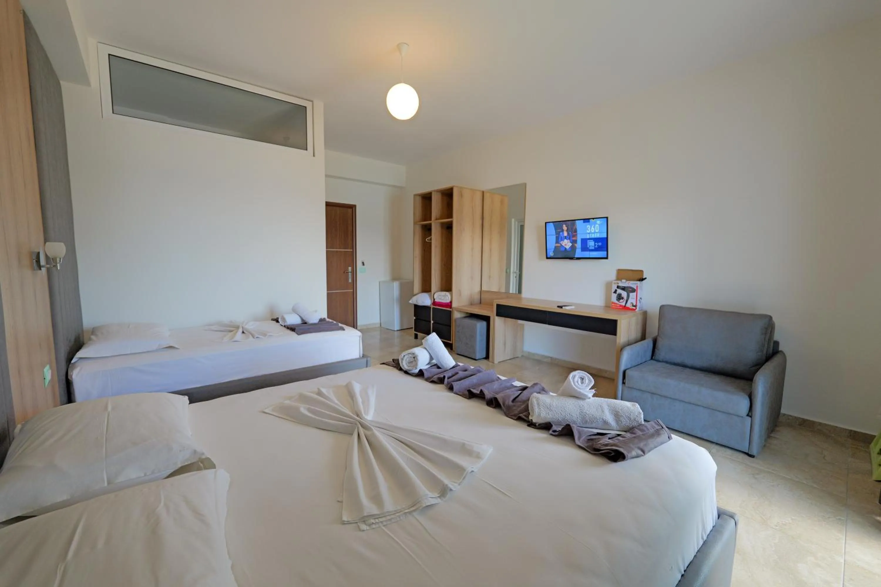 Bed in Hotel Esmerald Ksamil