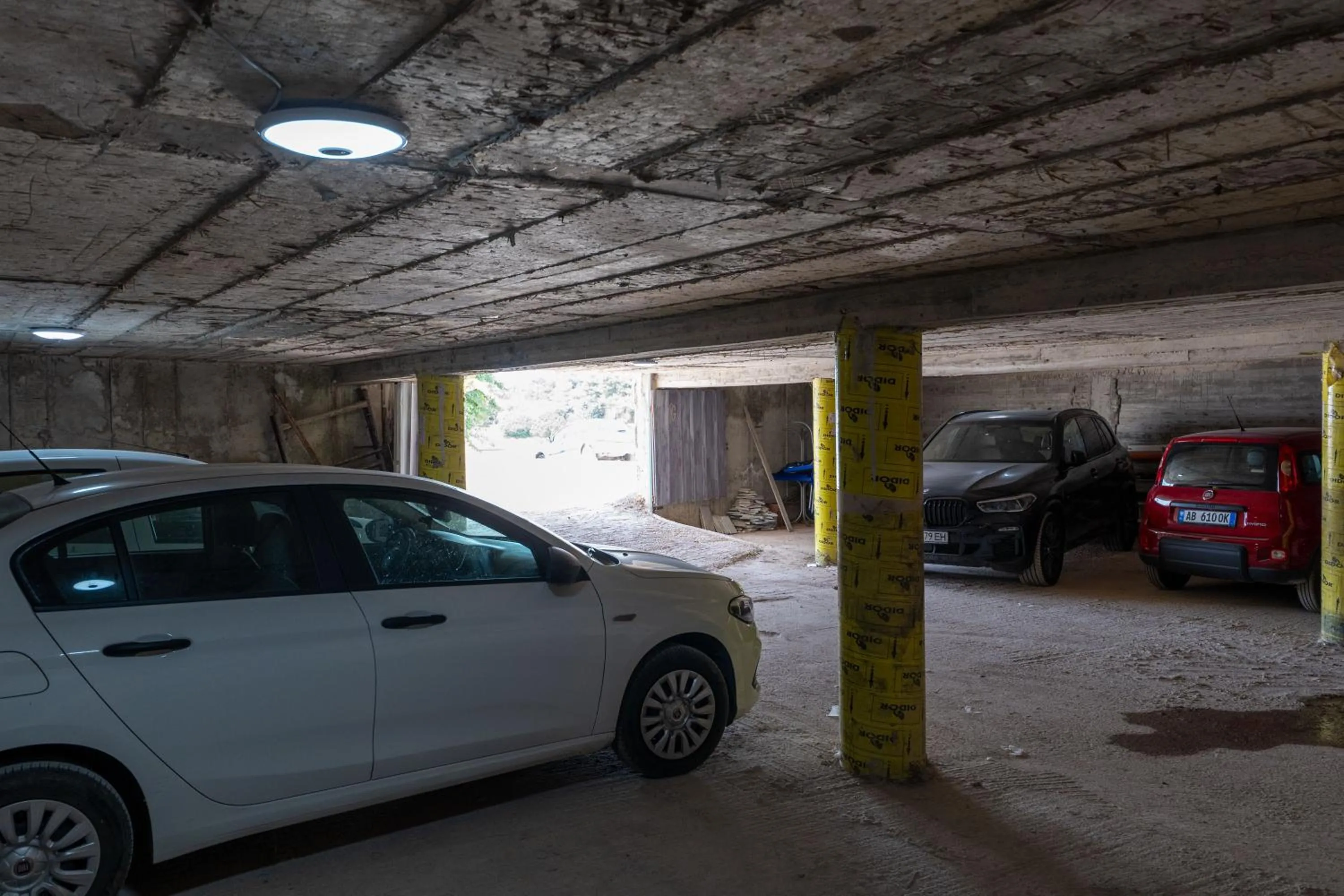 Parking in Hotel Esmerald Ksamil