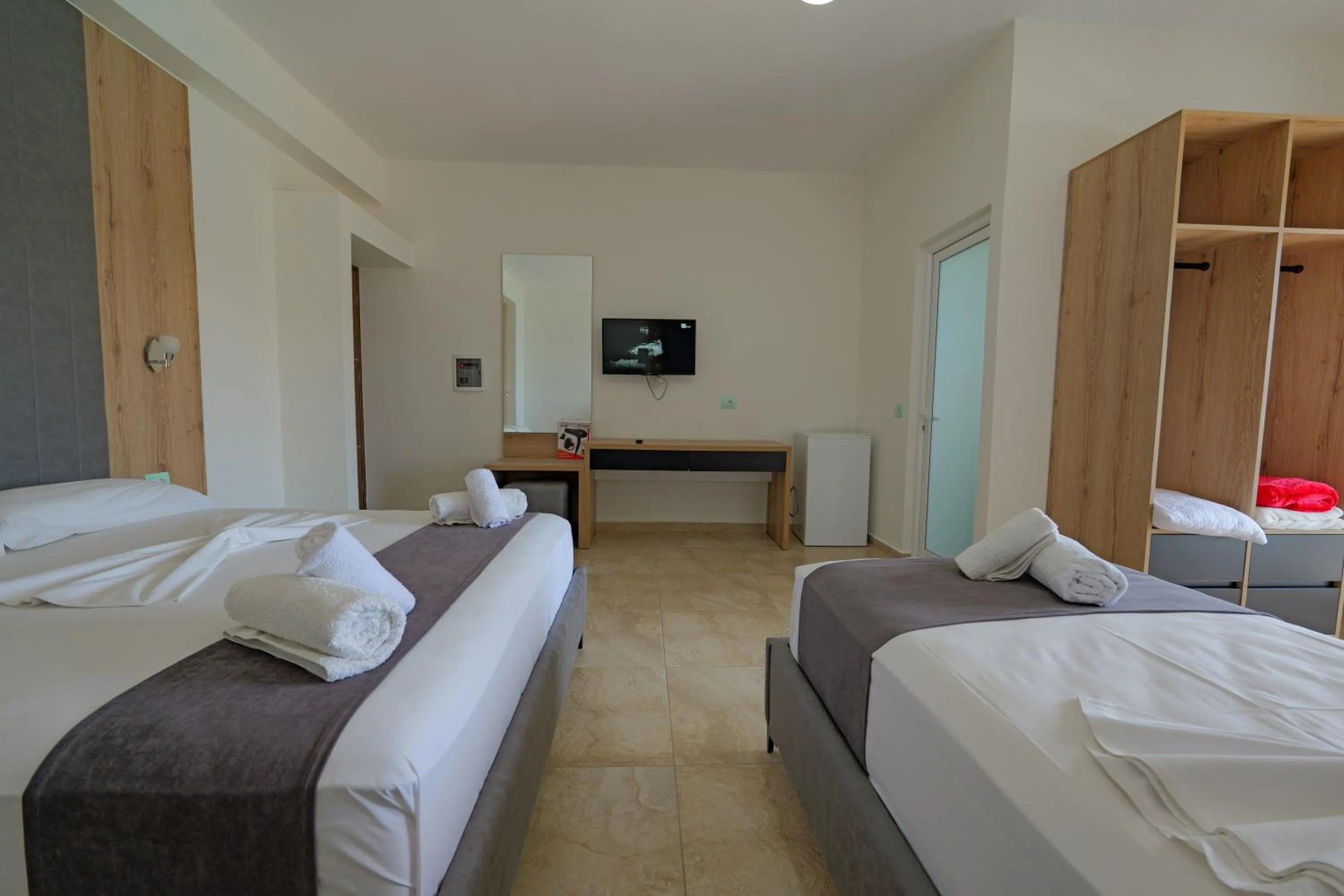 Photo of the whole room, Bed in Hotel Esmerald Ksamil