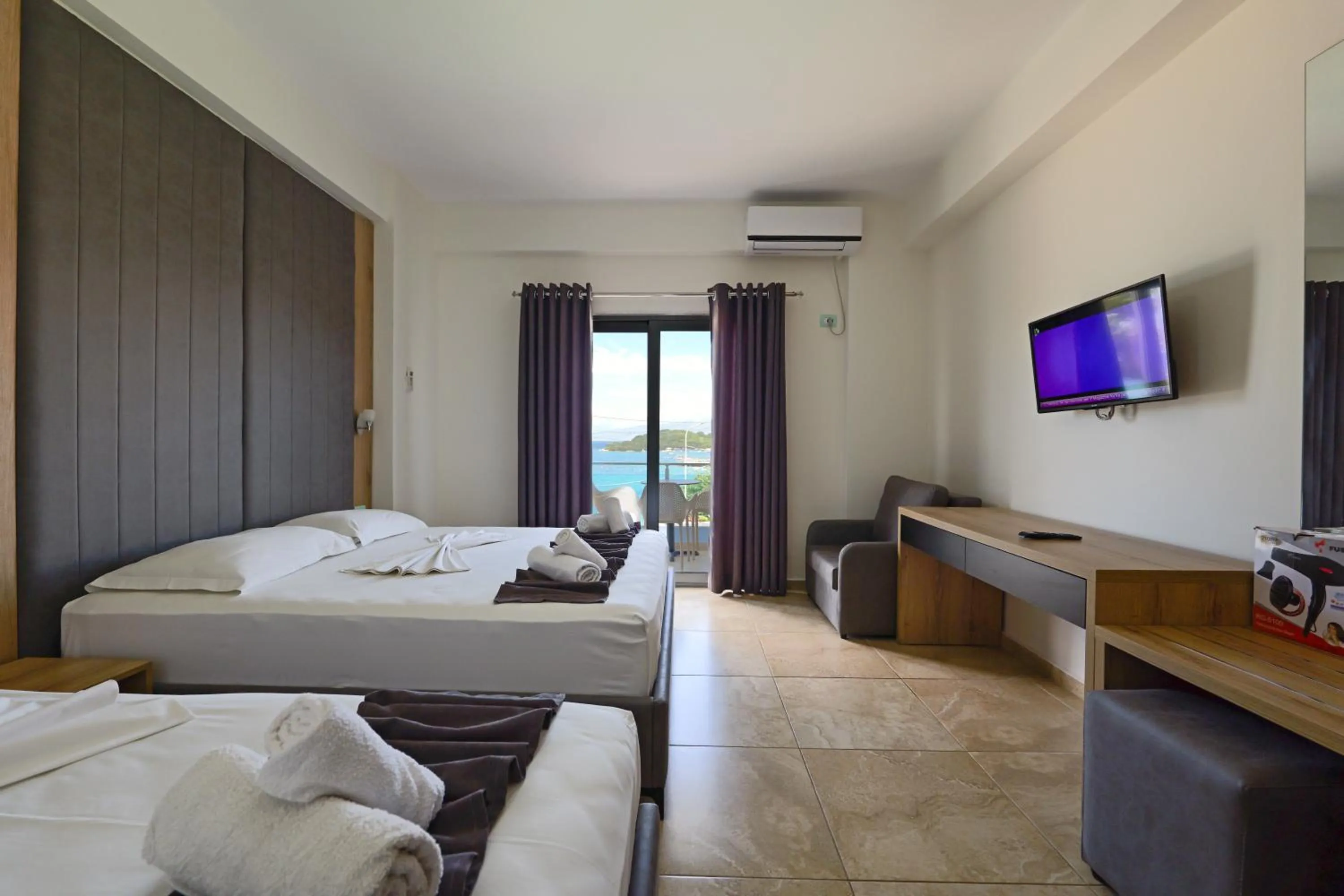 Bedroom, Bed in Hotel Esmerald Ksamil