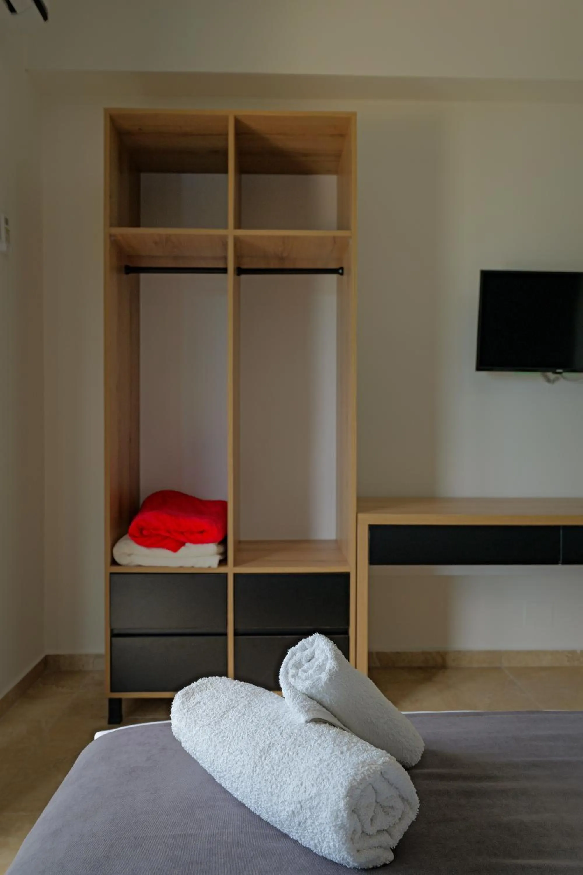 wardrobe, Bed in Hotel Esmerald Ksamil