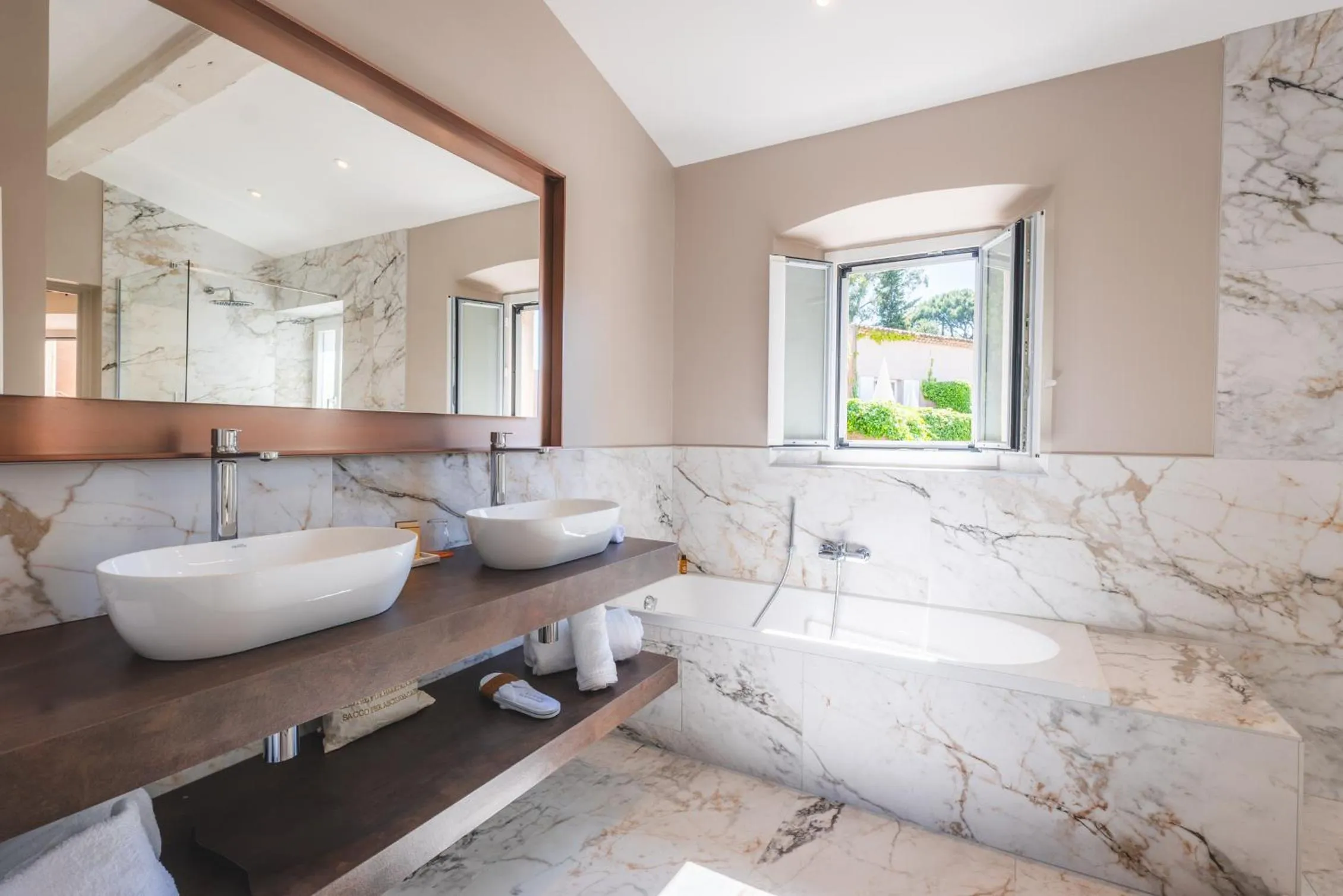 Bathroom in Hôtel La Mandarine