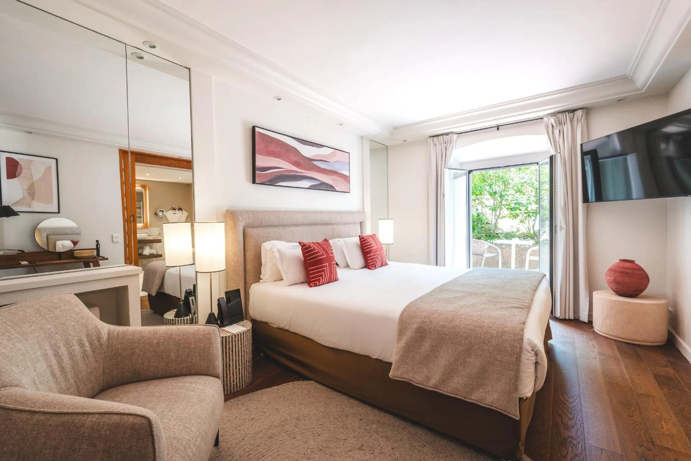 Bedroom, Bed in Hôtel La Mandarine