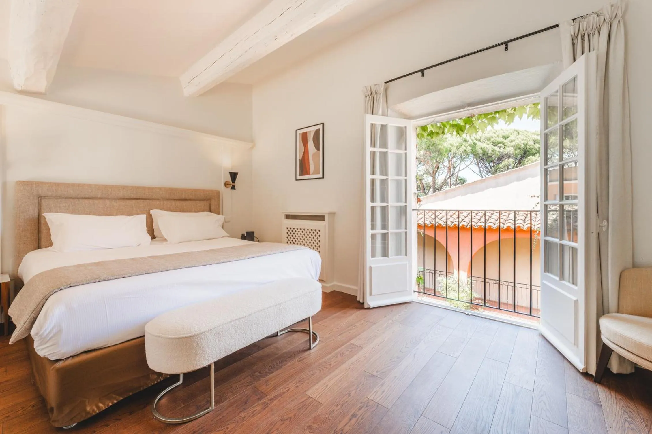 Bedroom in Hôtel La Mandarine