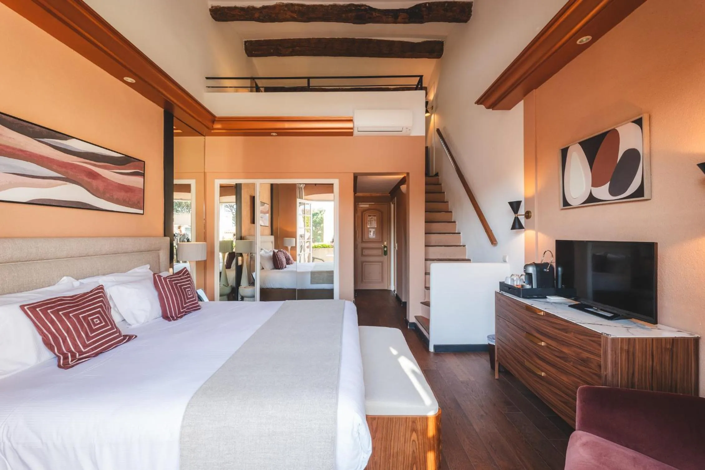 Bedroom in Hôtel La Mandarine