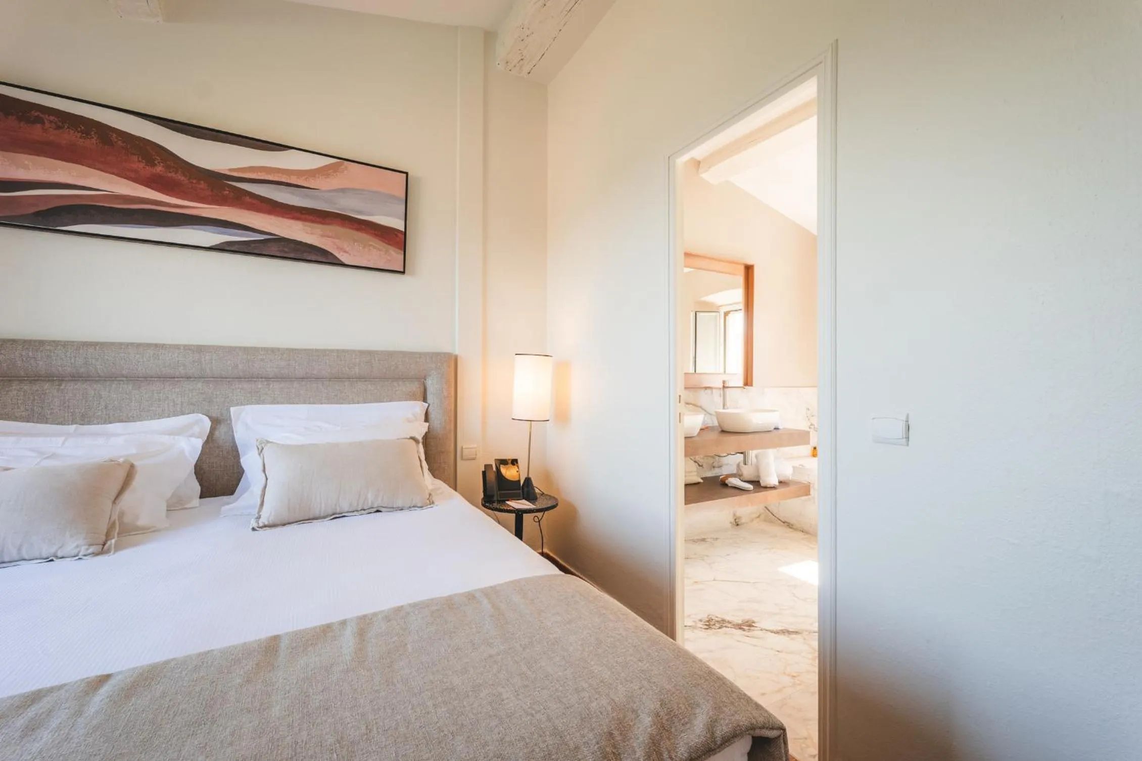 Bedroom in Hôtel La Mandarine