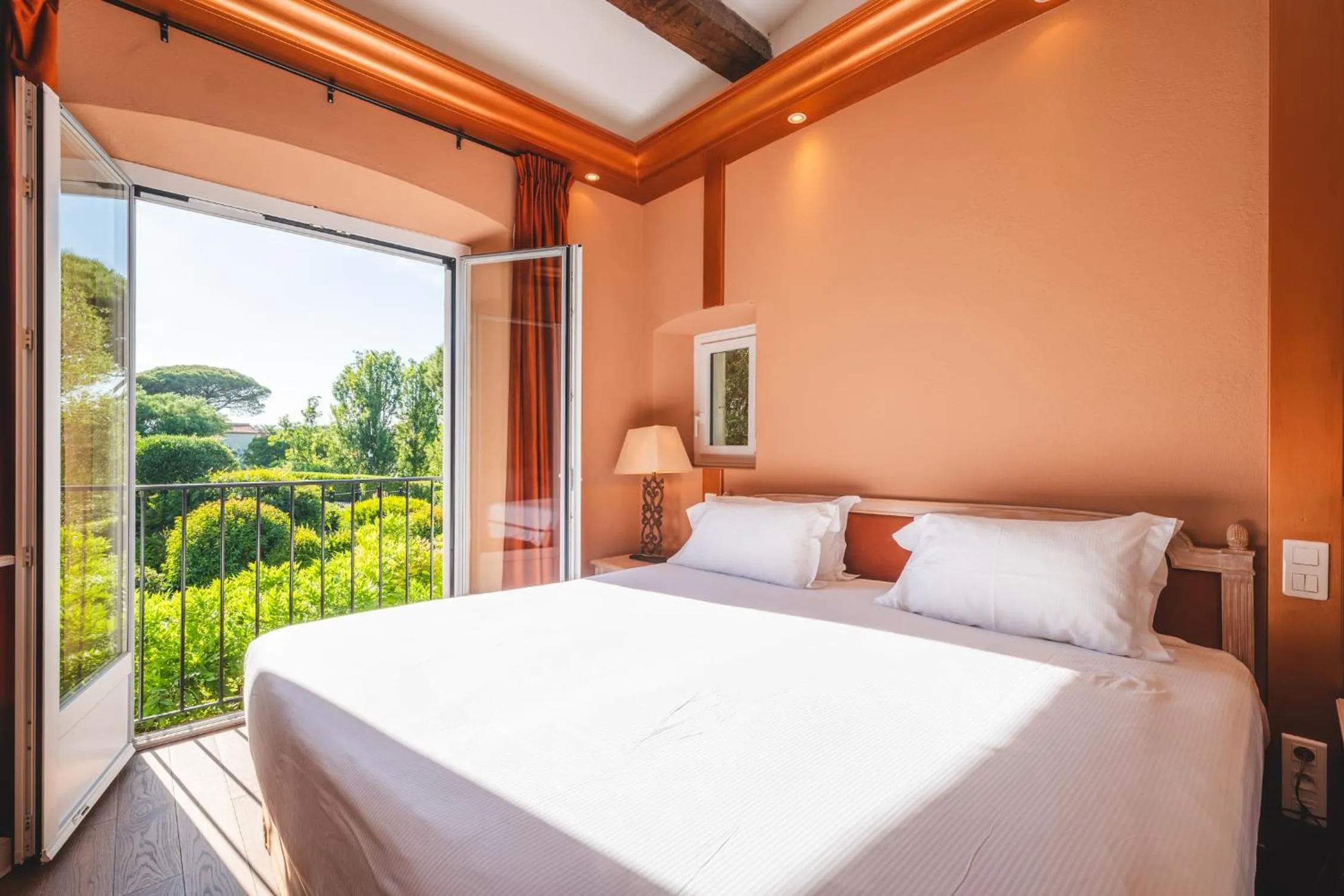 Bedroom, Bed in Hôtel La Mandarine