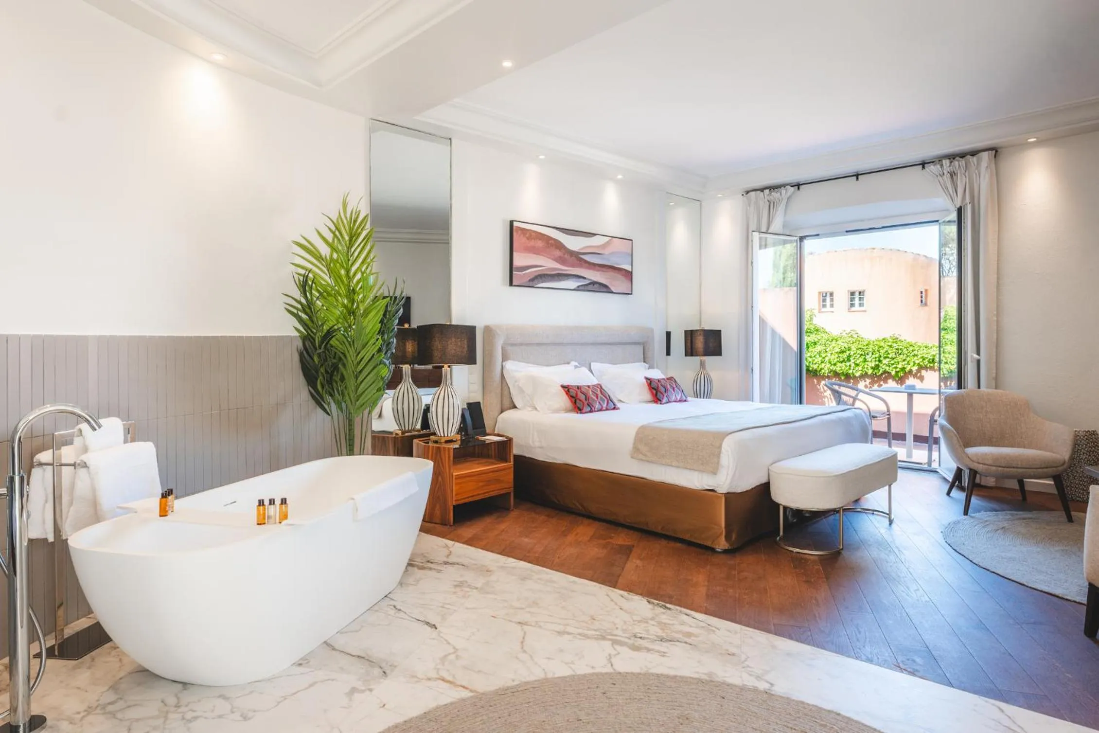 Bedroom, Bed in Hôtel La Mandarine