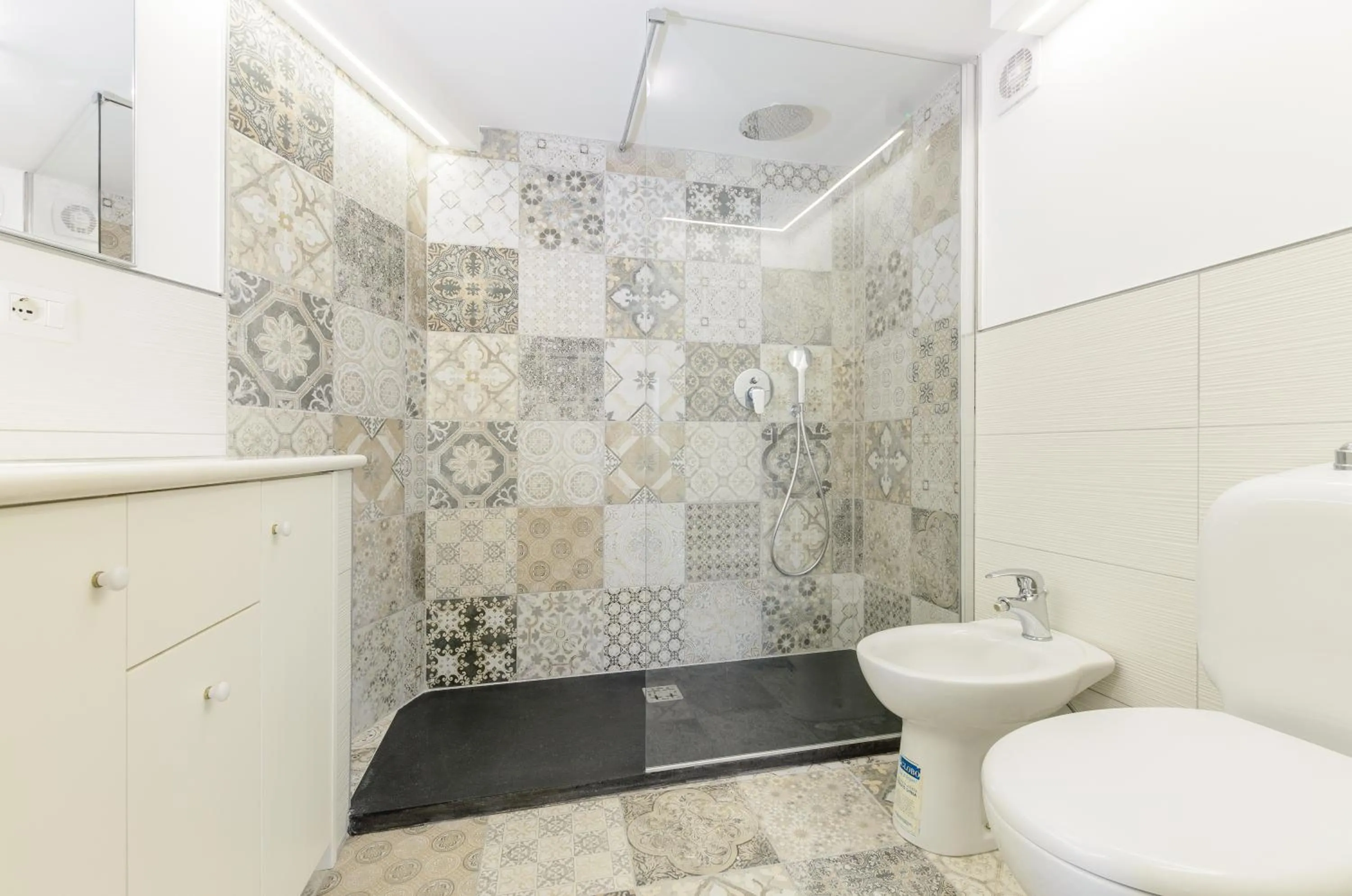 Toilet in Sunset Holiday Home Taormina
