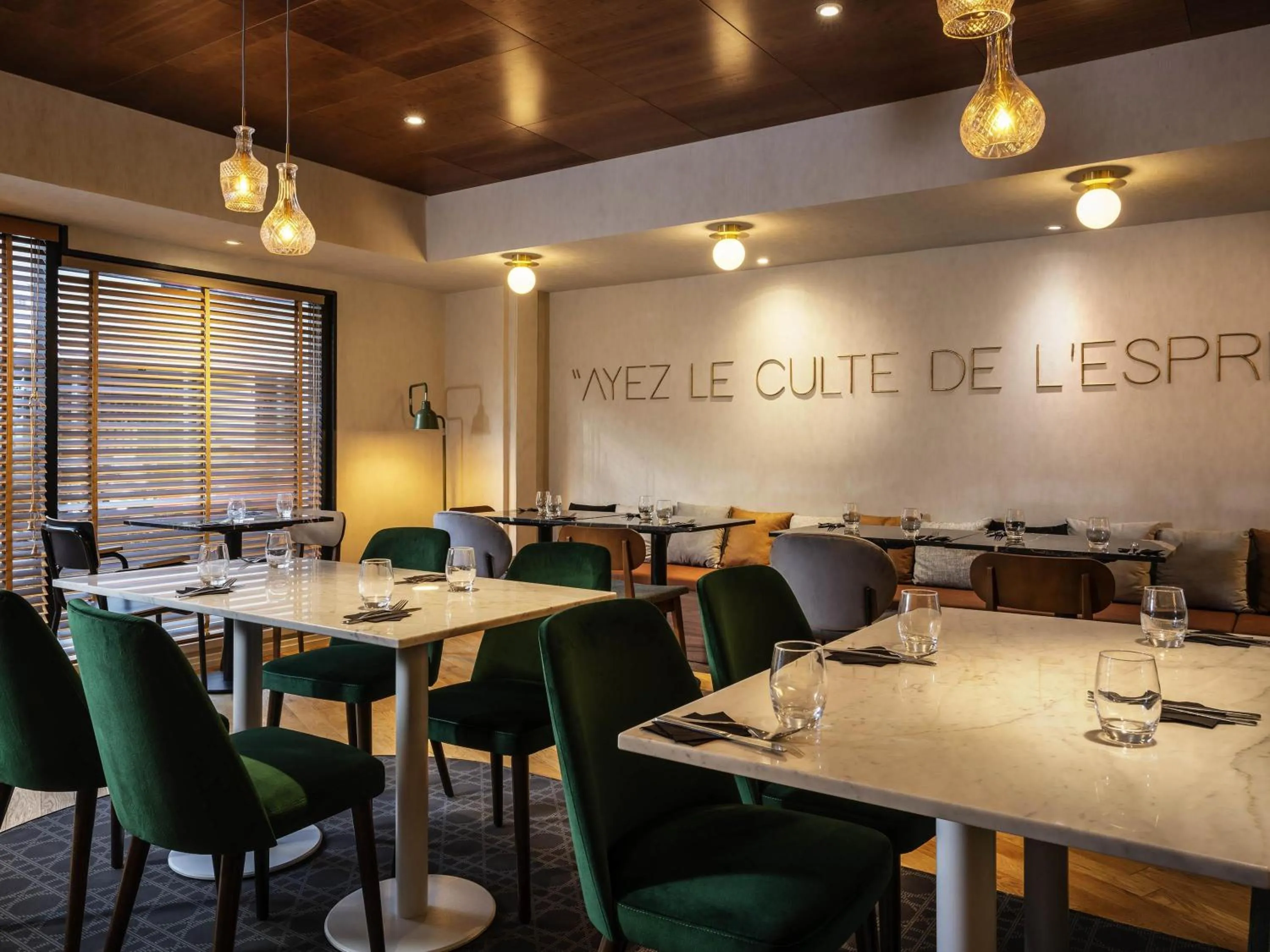 Lounge or bar in Mercure Paris Montparnasse Pasteur