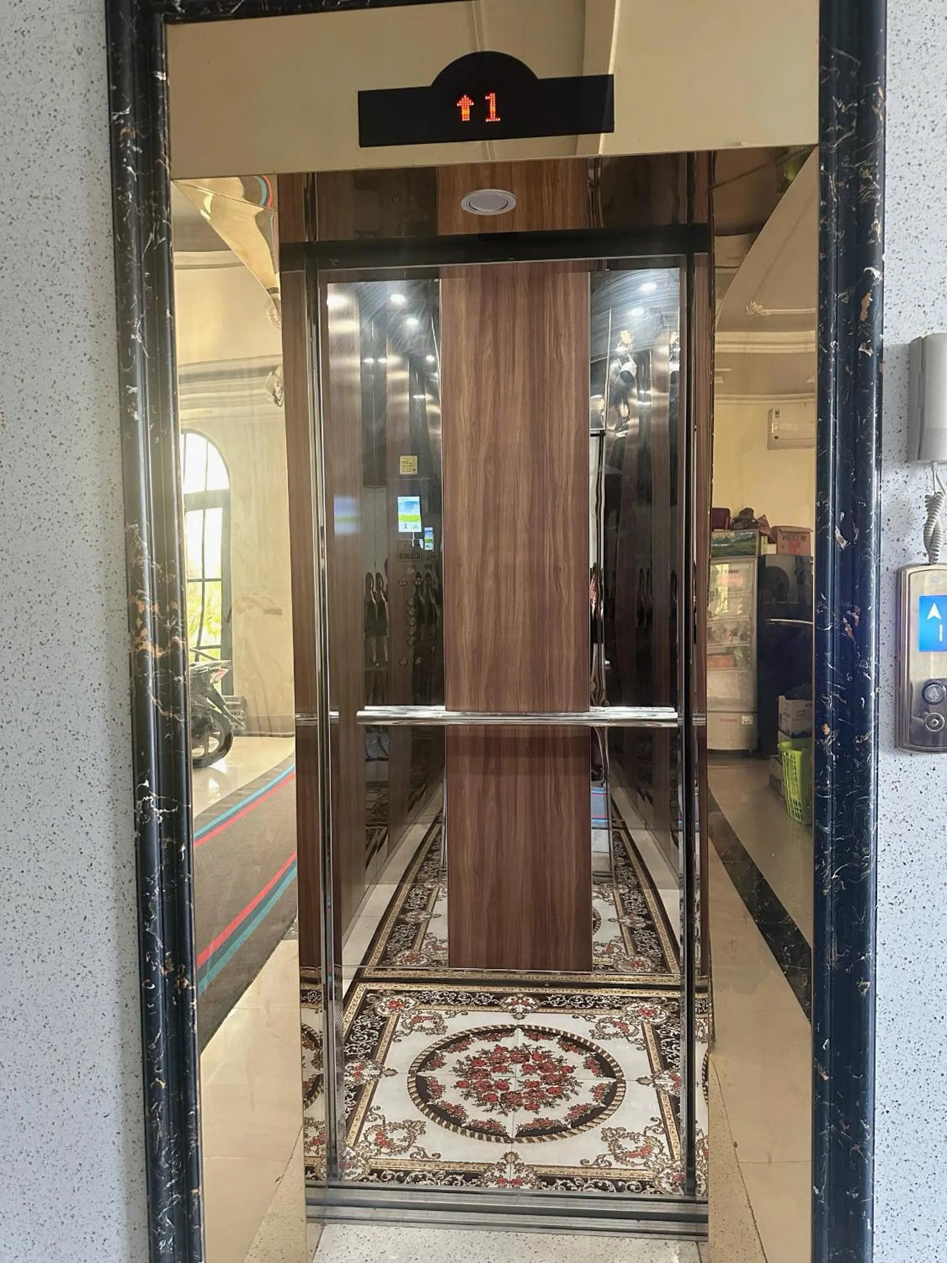 elevator in May House Hotel