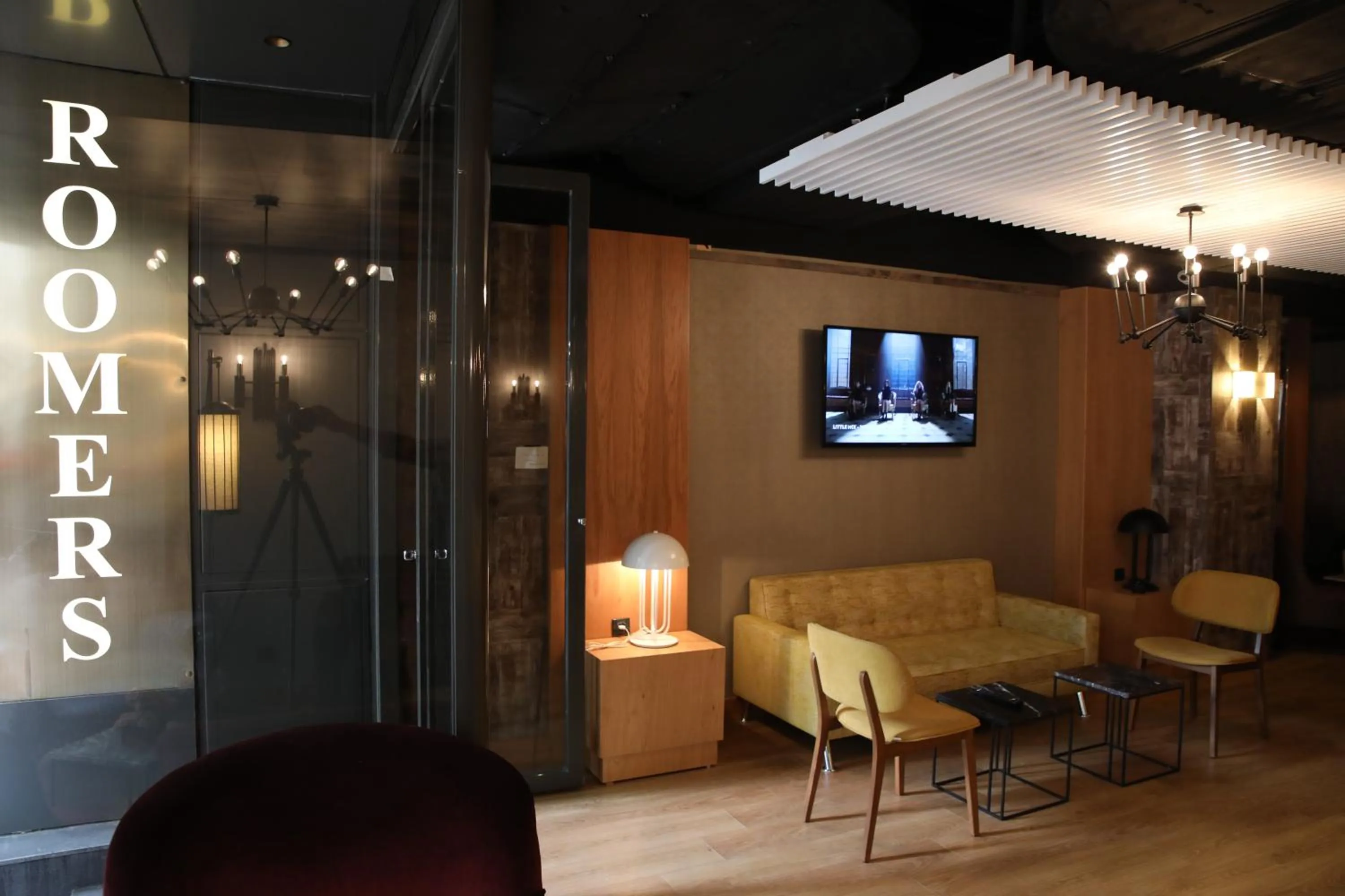 Seating area in Roomers Nisantasi