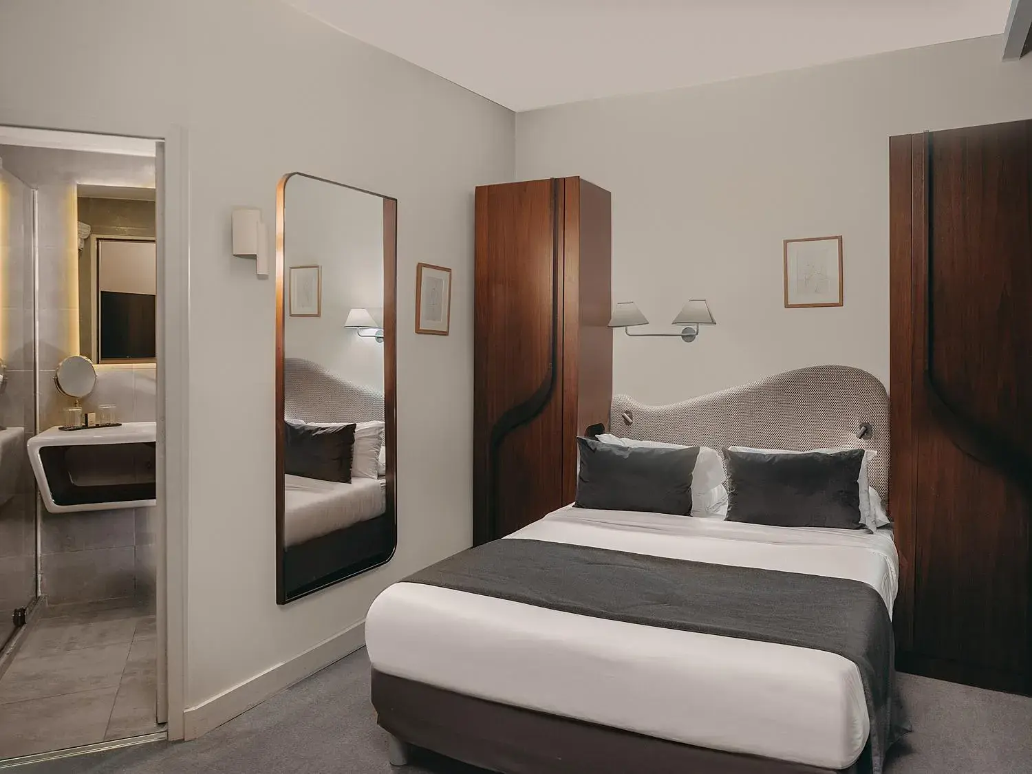 Two Adjacent Rooms in Hôtel Belloy Saint Germain Two Adjacent Rooms in Hôtel Belloy Saint Germain