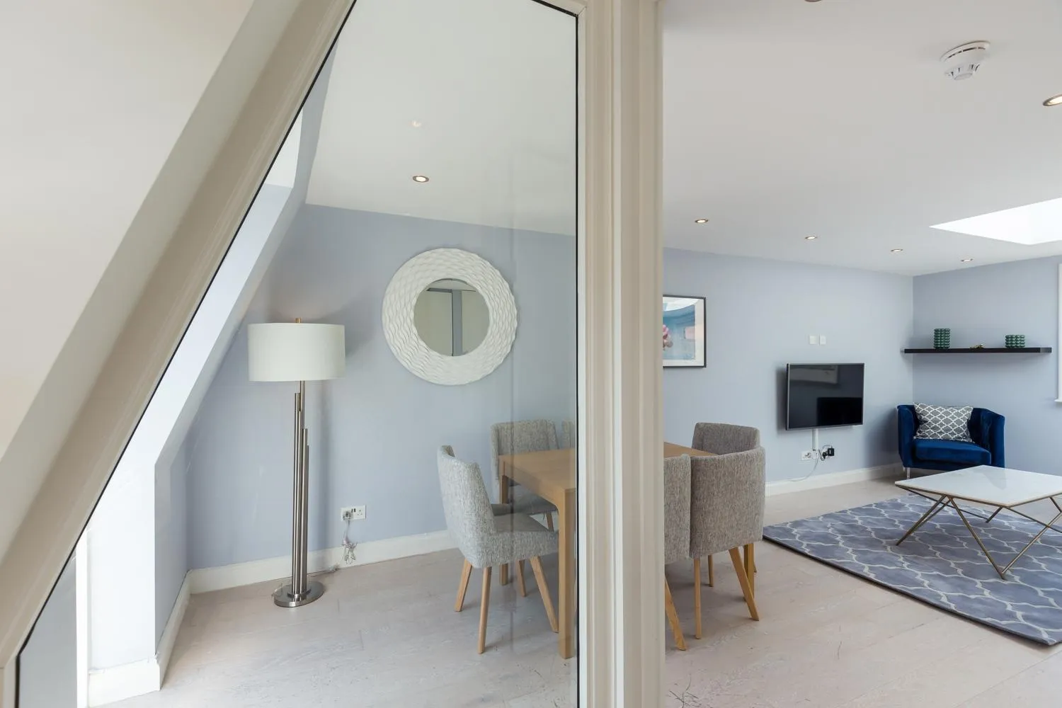 TV and multimedia, Bed in Prime Apartments in Covent Garden