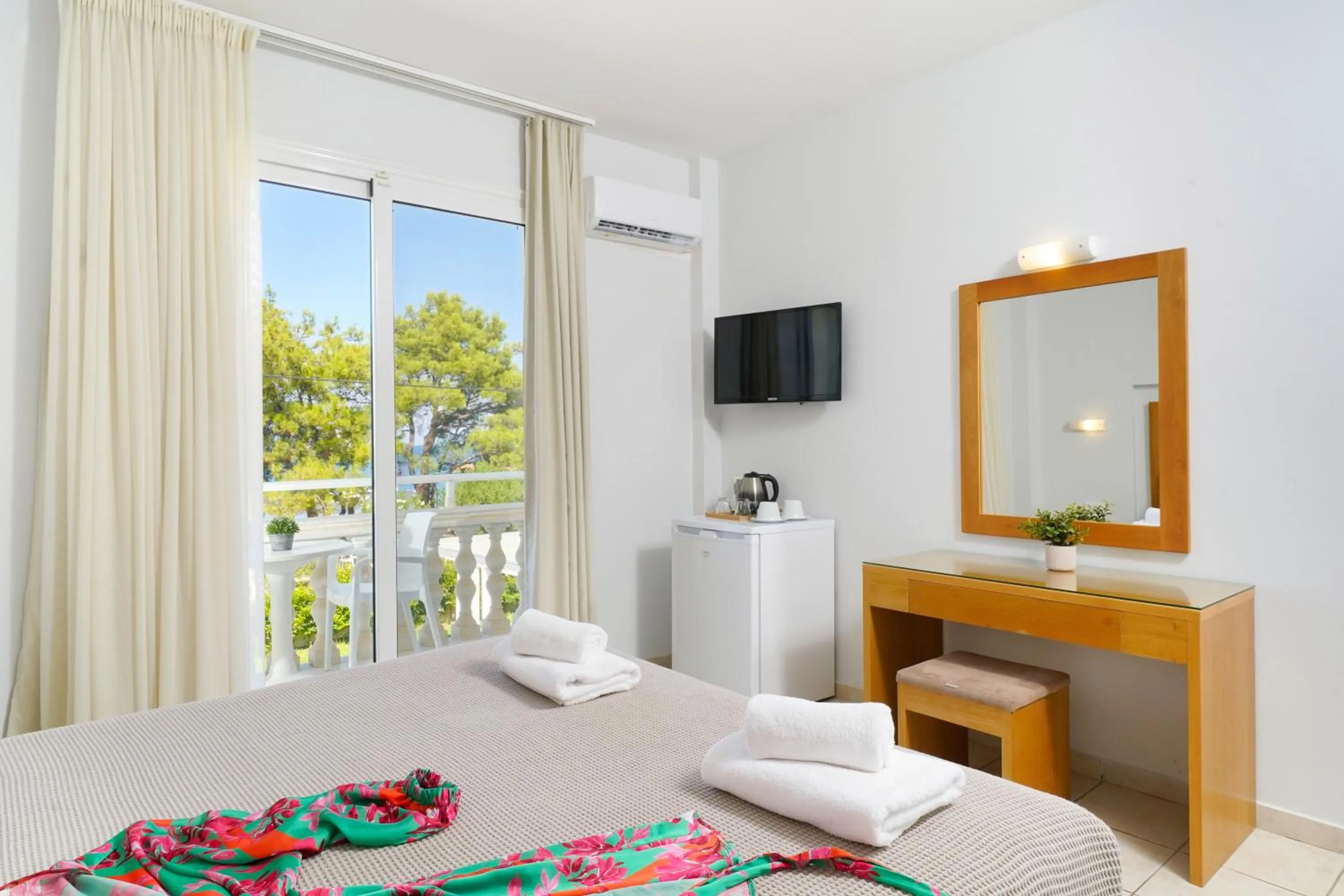 TV and multimedia, Bed in Elektra Comfort Hotel by Del Mare