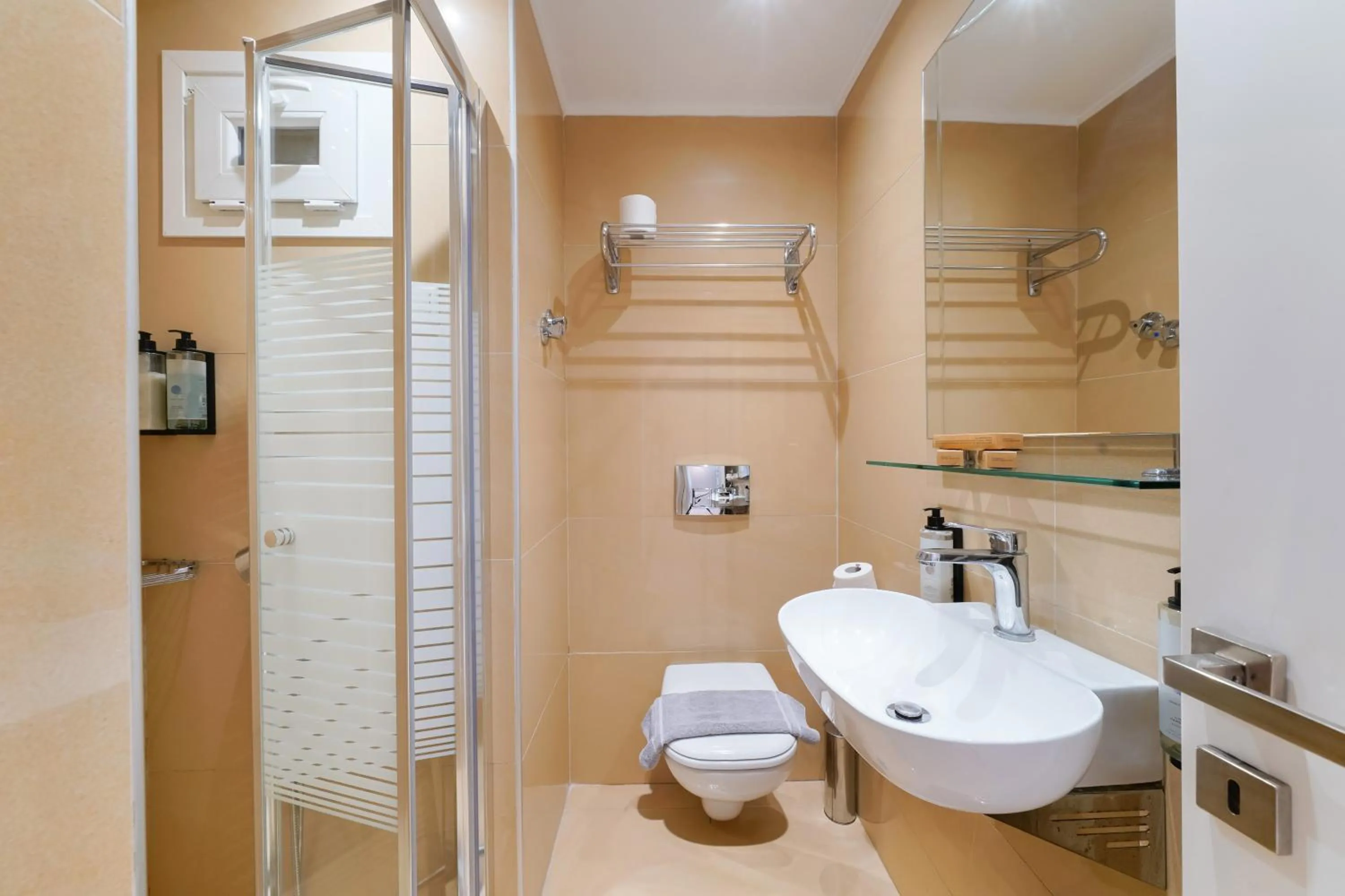 Shower in Elektra Comfort Hotel by Del Mare