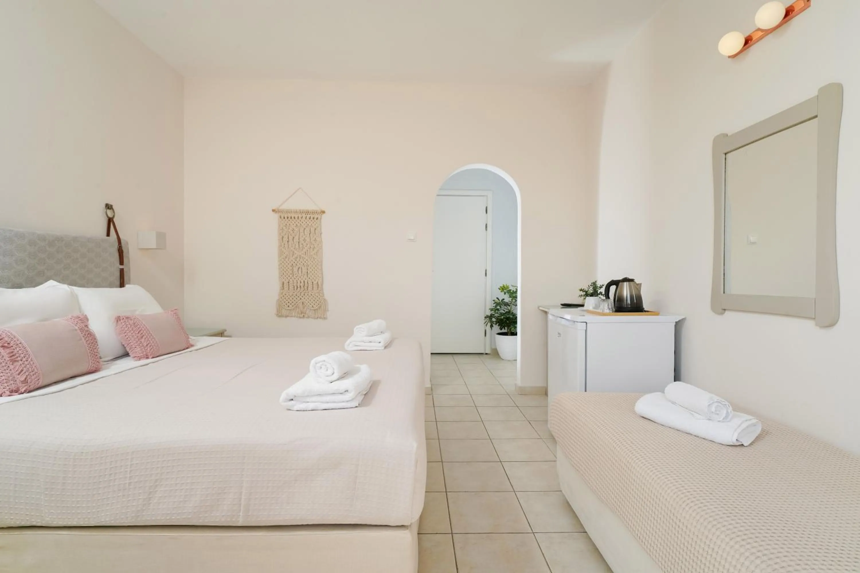 Photo of the whole room, Bed in Elektra Comfort Hotel by Del Mare