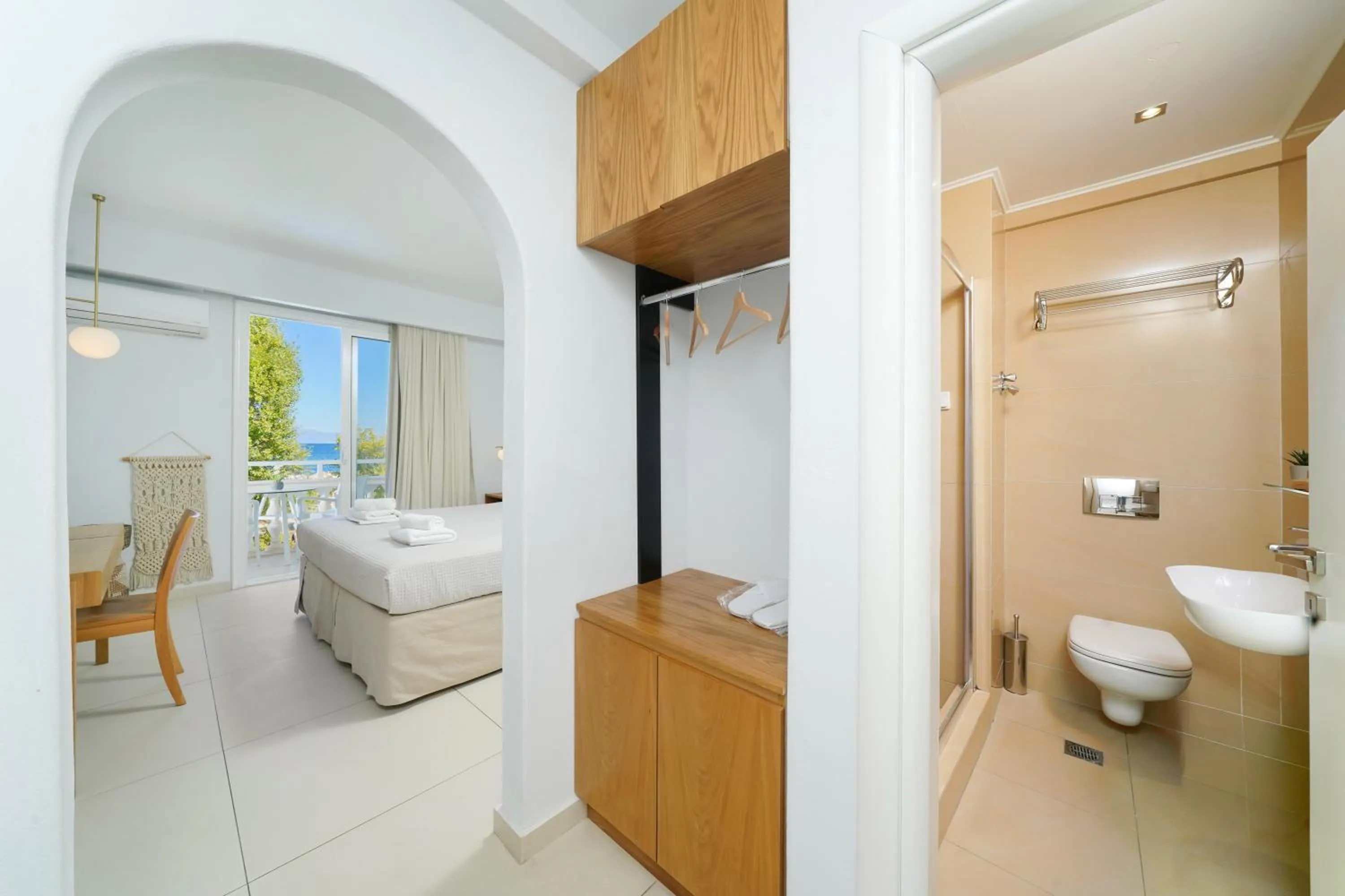 Photo of the whole room in Elektra Comfort Hotel by Del Mare