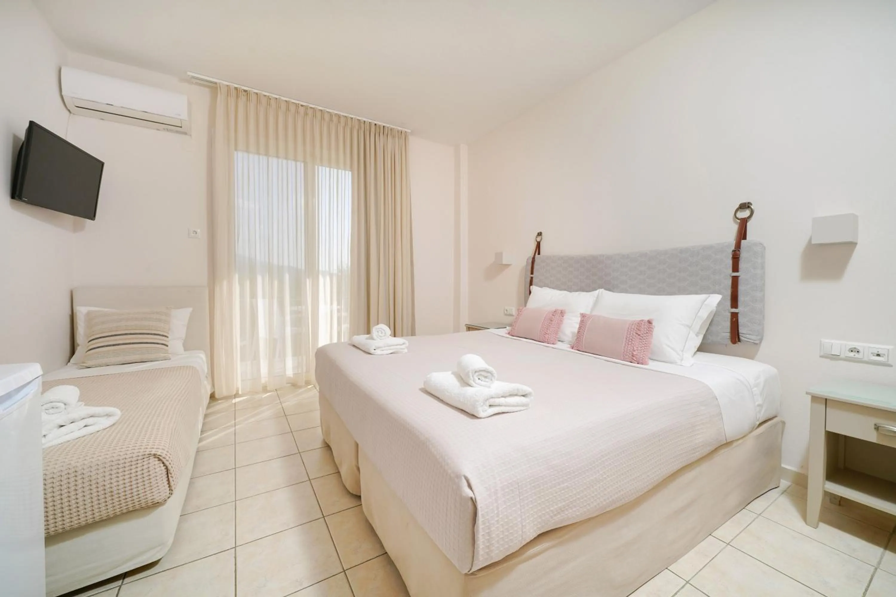 Photo of the whole room, Bed in Elektra Comfort Hotel by Del Mare
