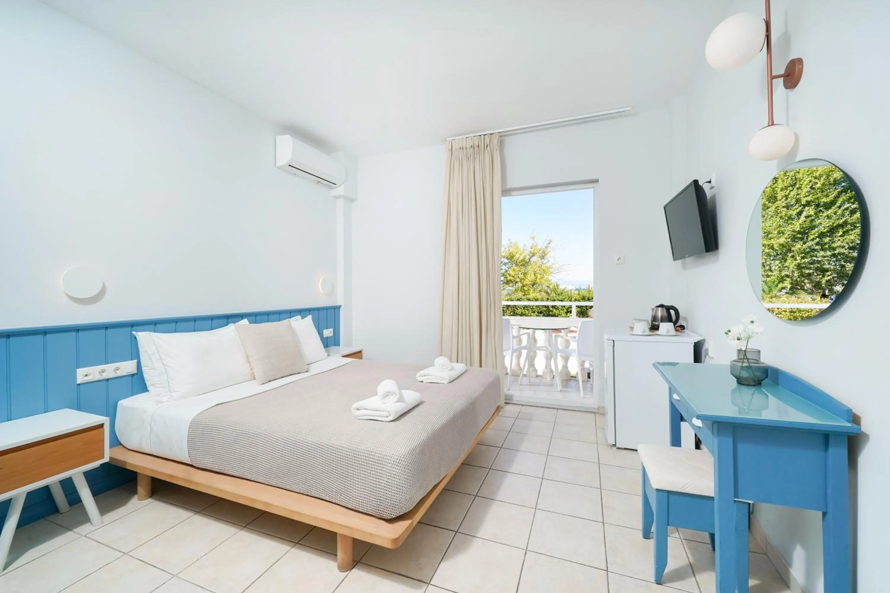 Balcony/Terrace, Bed in Elektra Comfort Hotel by Del Mare