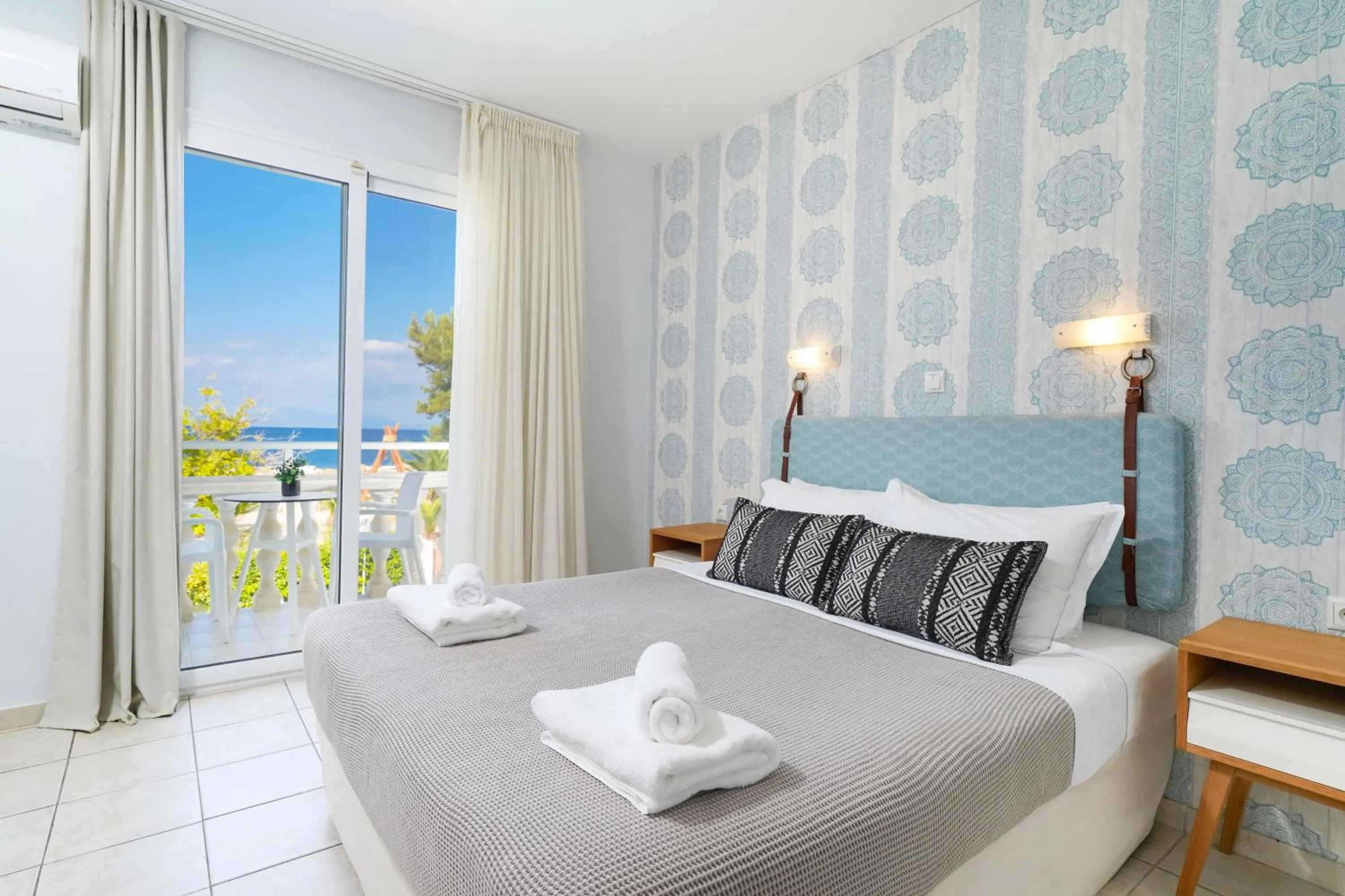 Photo of the whole room, Bed in Elektra Comfort Hotel by Del Mare