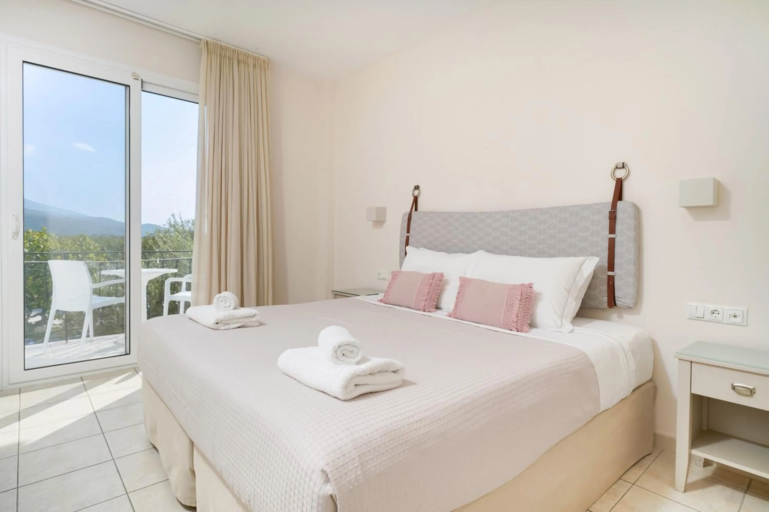 Photo of the whole room, Bed in Elektra Comfort Hotel by Del Mare