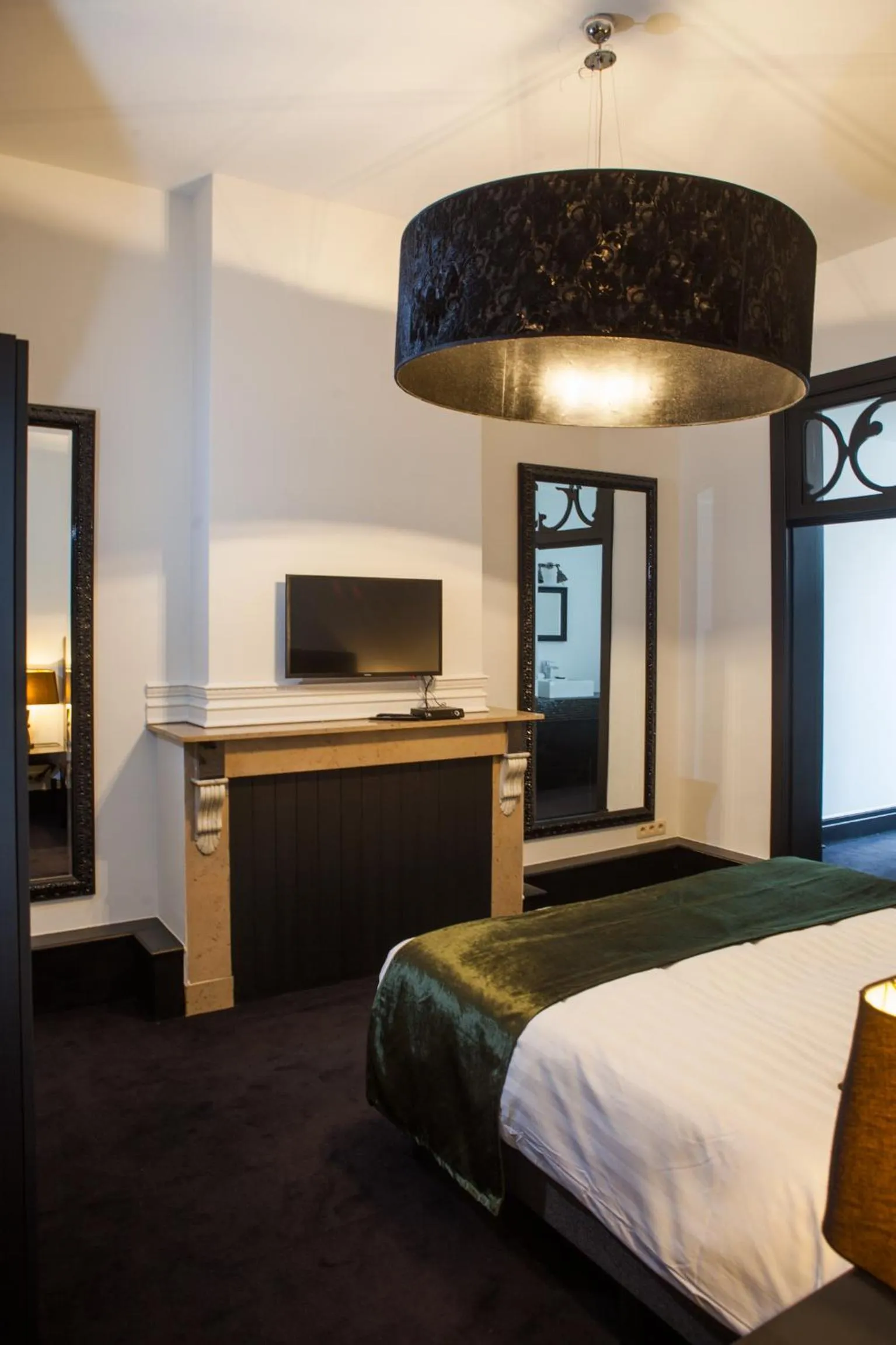 Photo of the whole room, Bed in B in Antwerp