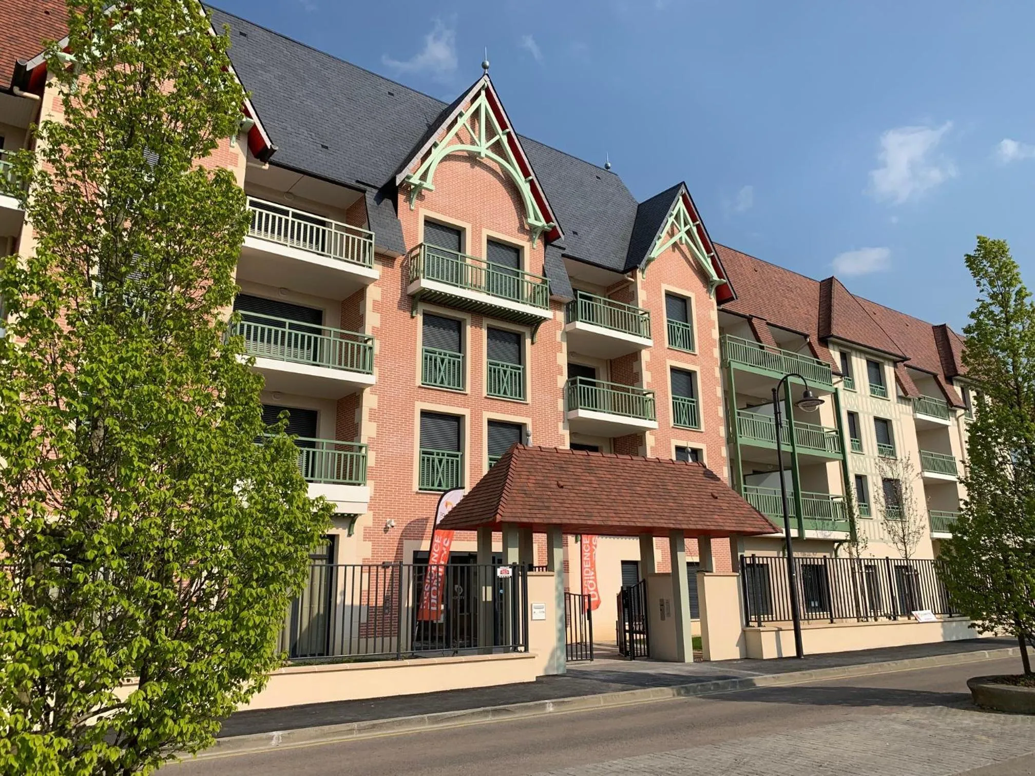 Property building in Résidence Services Seniors Domitys - Les Safrans