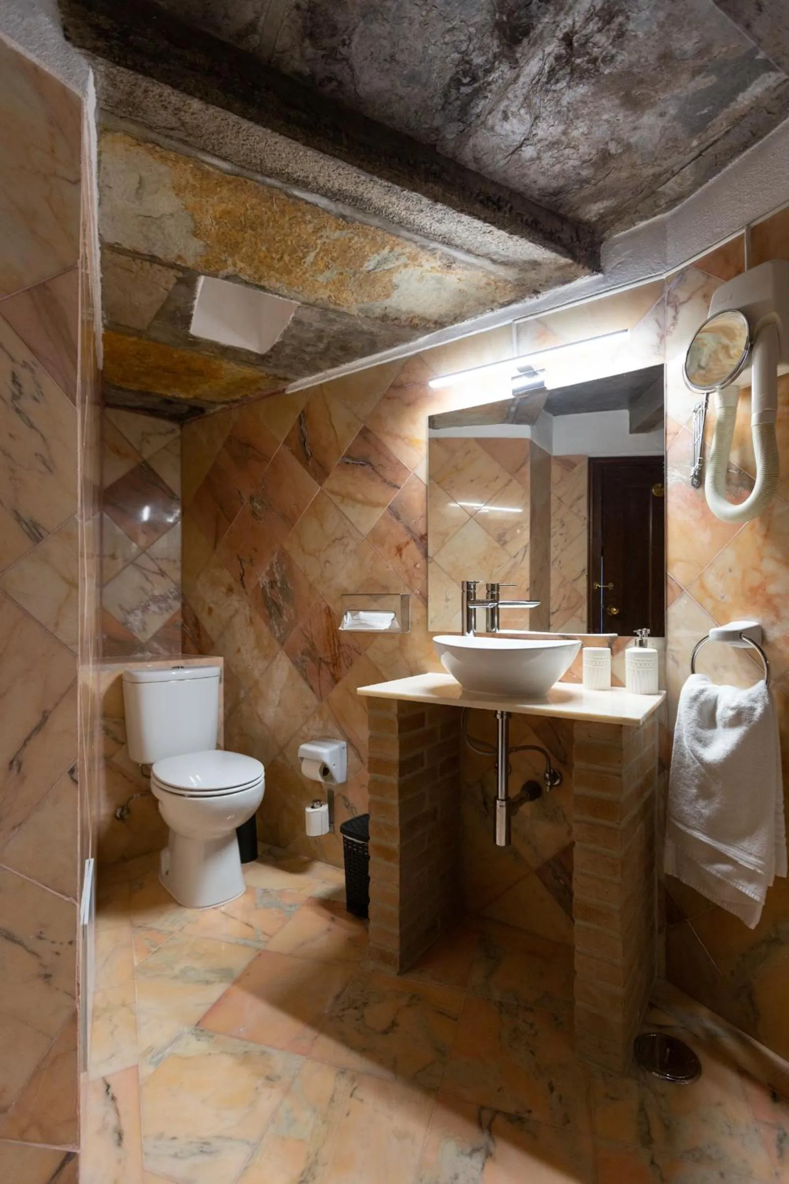 Bathroom in Estalagem de Monsaraz